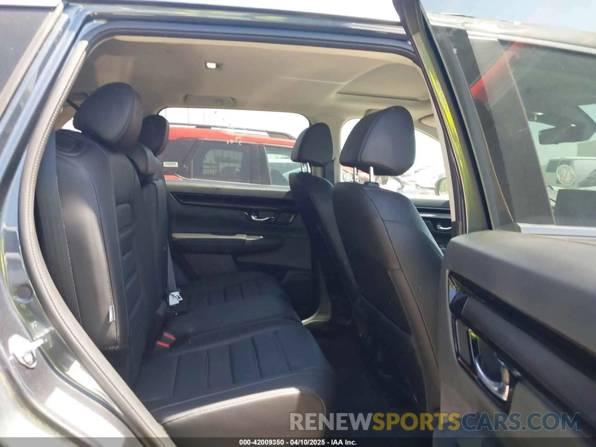 8 Photograph of a damaged car 2HKRS4H75SH464336 HONDA CR-V 2025