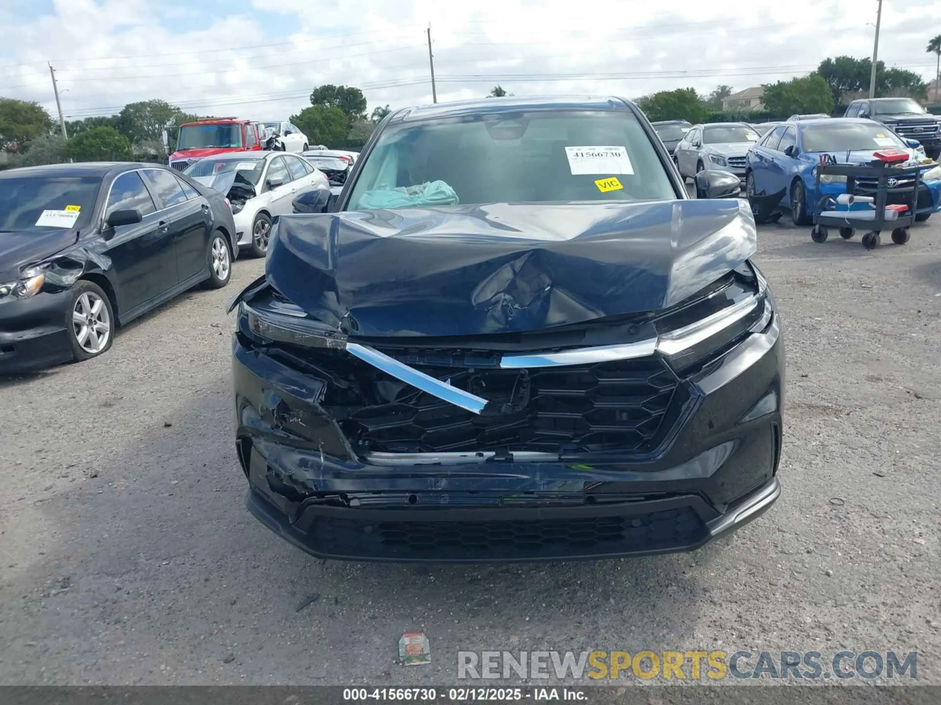 11 Photograph of a damaged car 2HKRS4H76SH402900 HONDA CR-V 2025