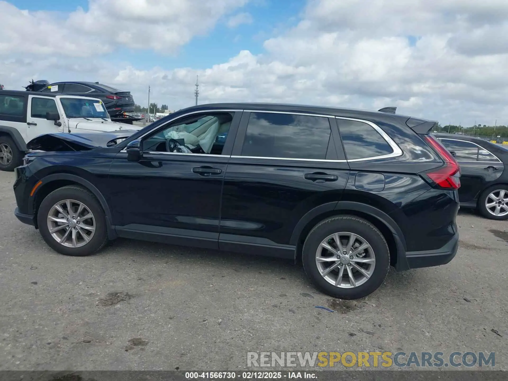 13 Photograph of a damaged car 2HKRS4H76SH402900 HONDA CR-V 2025