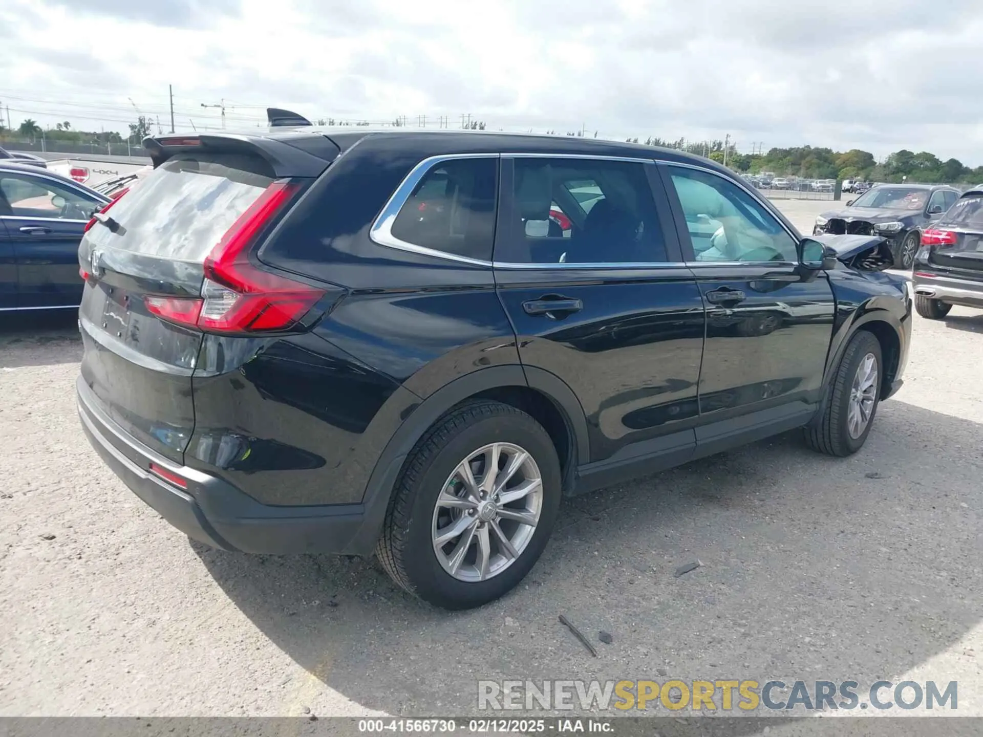 4 Photograph of a damaged car 2HKRS4H76SH402900 HONDA CR-V 2025