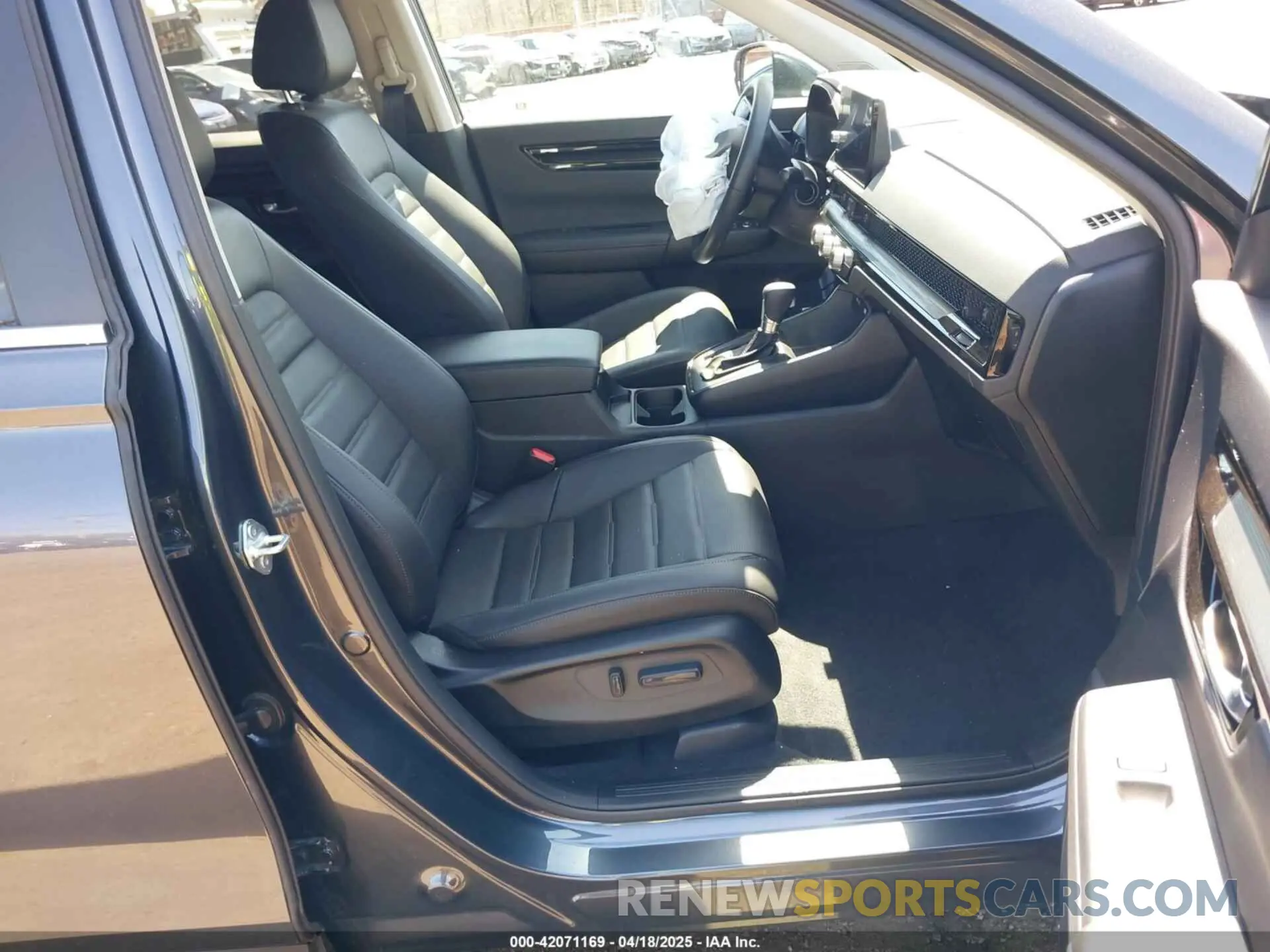 5 Photograph of a damaged car 2HKRS4H77SH413517 HONDA CR-V 2025