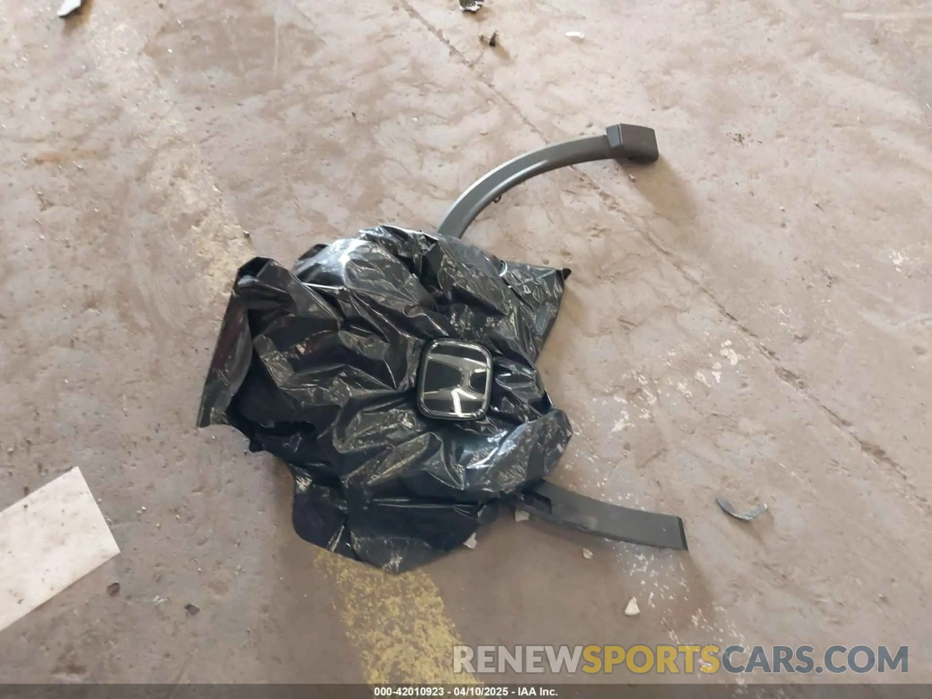 12 Photograph of a damaged car 2HKRS4H79SH424910 HONDA CR-V 2025