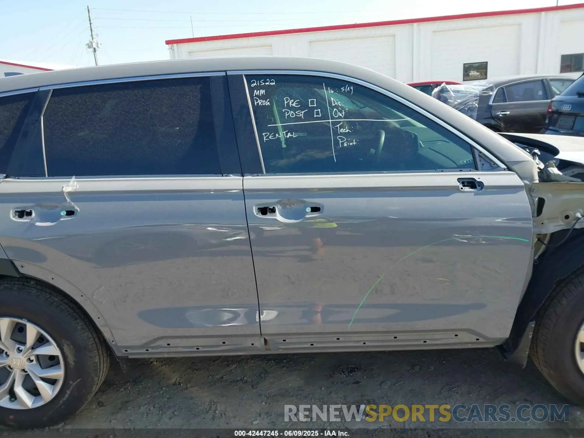 14 Photograph of a damaged car 5J6RS3H24SL004976 HONDA CR-V 2025