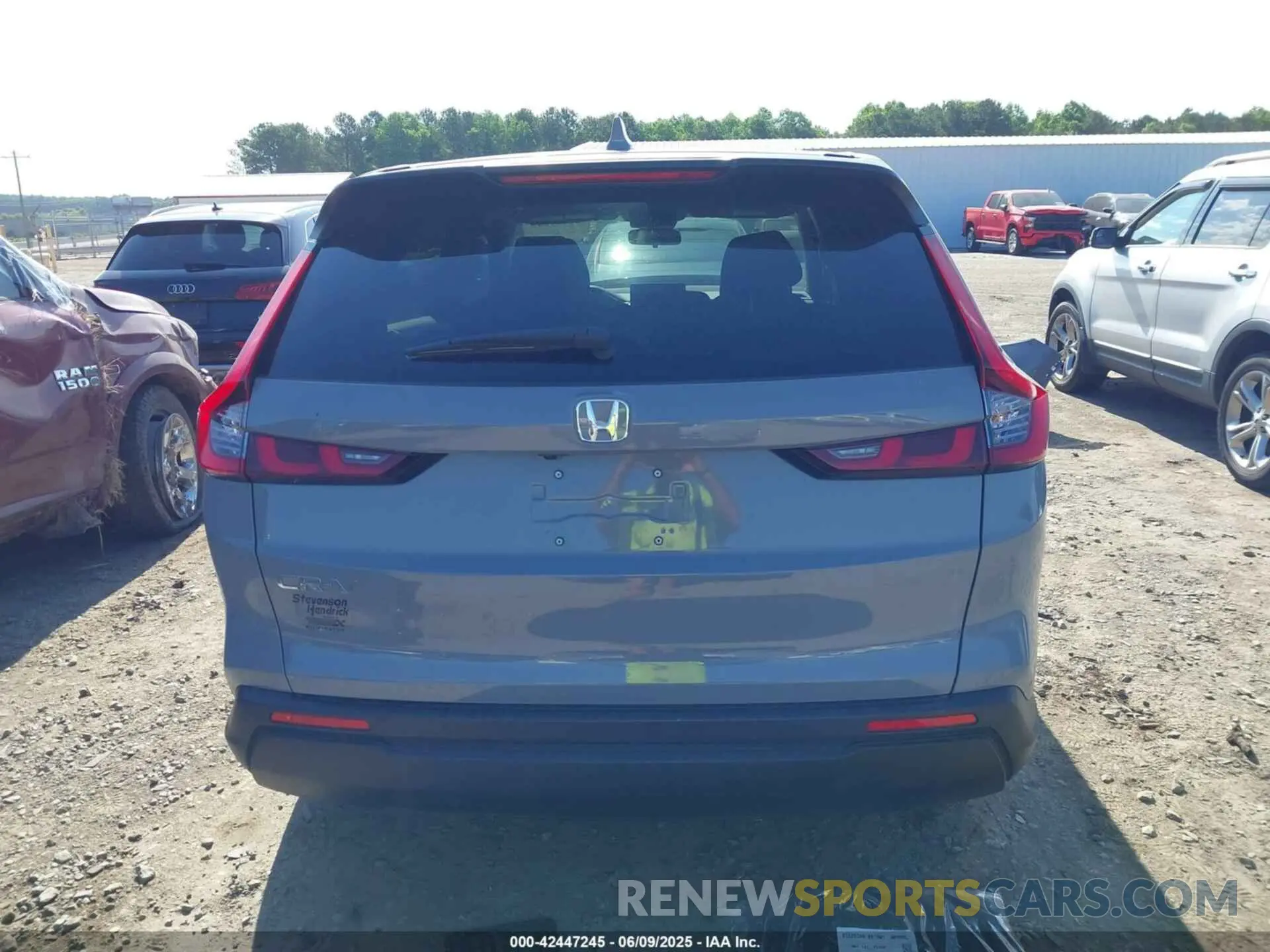 17 Photograph of a damaged car 5J6RS3H24SL004976 HONDA CR-V 2025