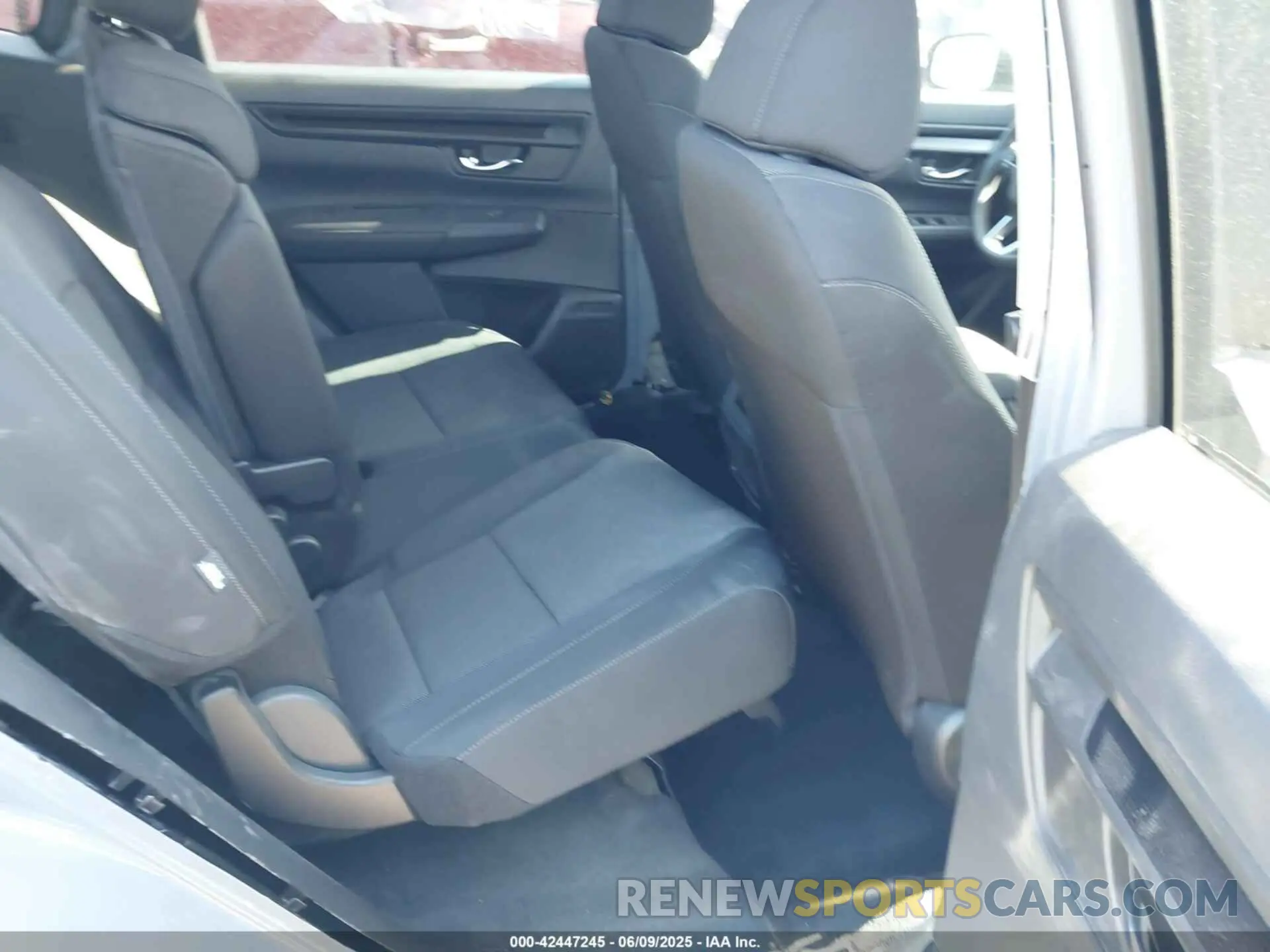 8 Photograph of a damaged car 5J6RS3H24SL004976 HONDA CR-V 2025