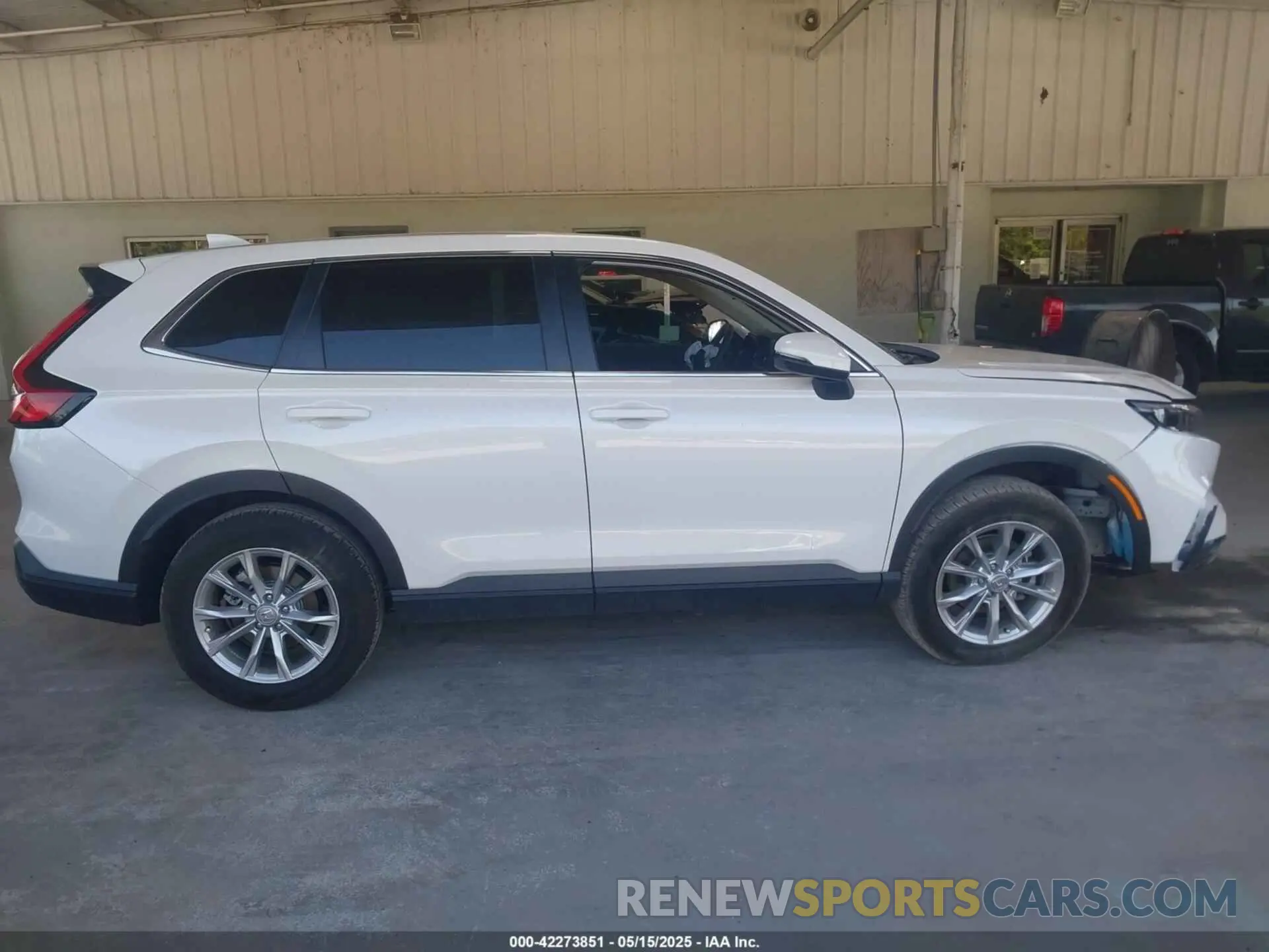 13 Photograph of a damaged car 5J6RS3H48SL007428 HONDA CR-V 2025