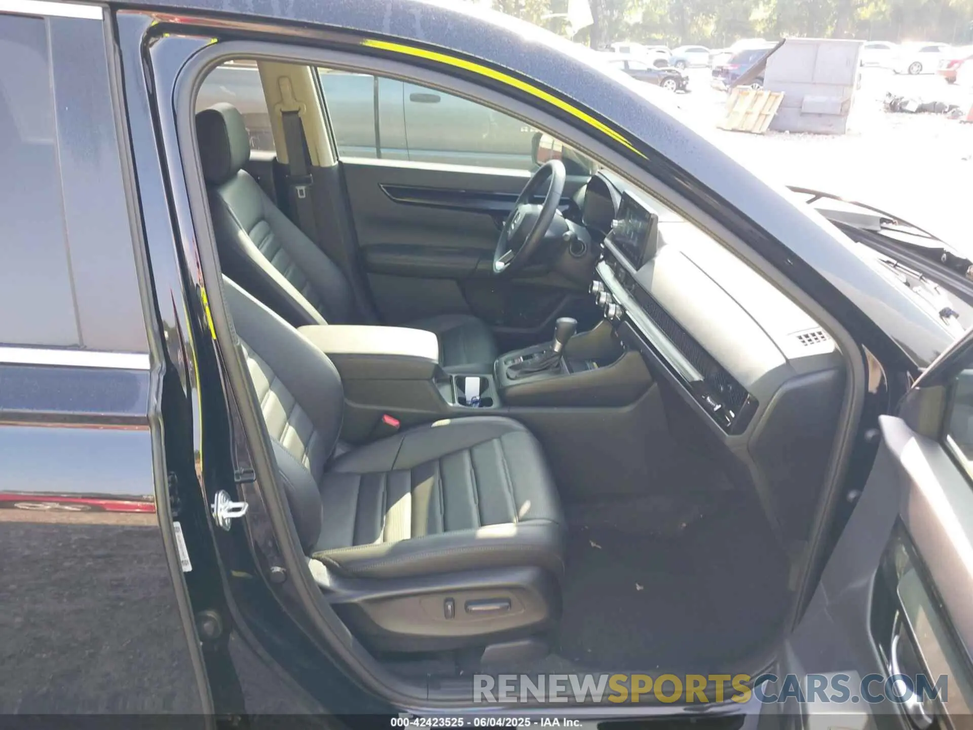 5 Photograph of a damaged car 5J6RS3H72SL005720 HONDA CR-V 2025