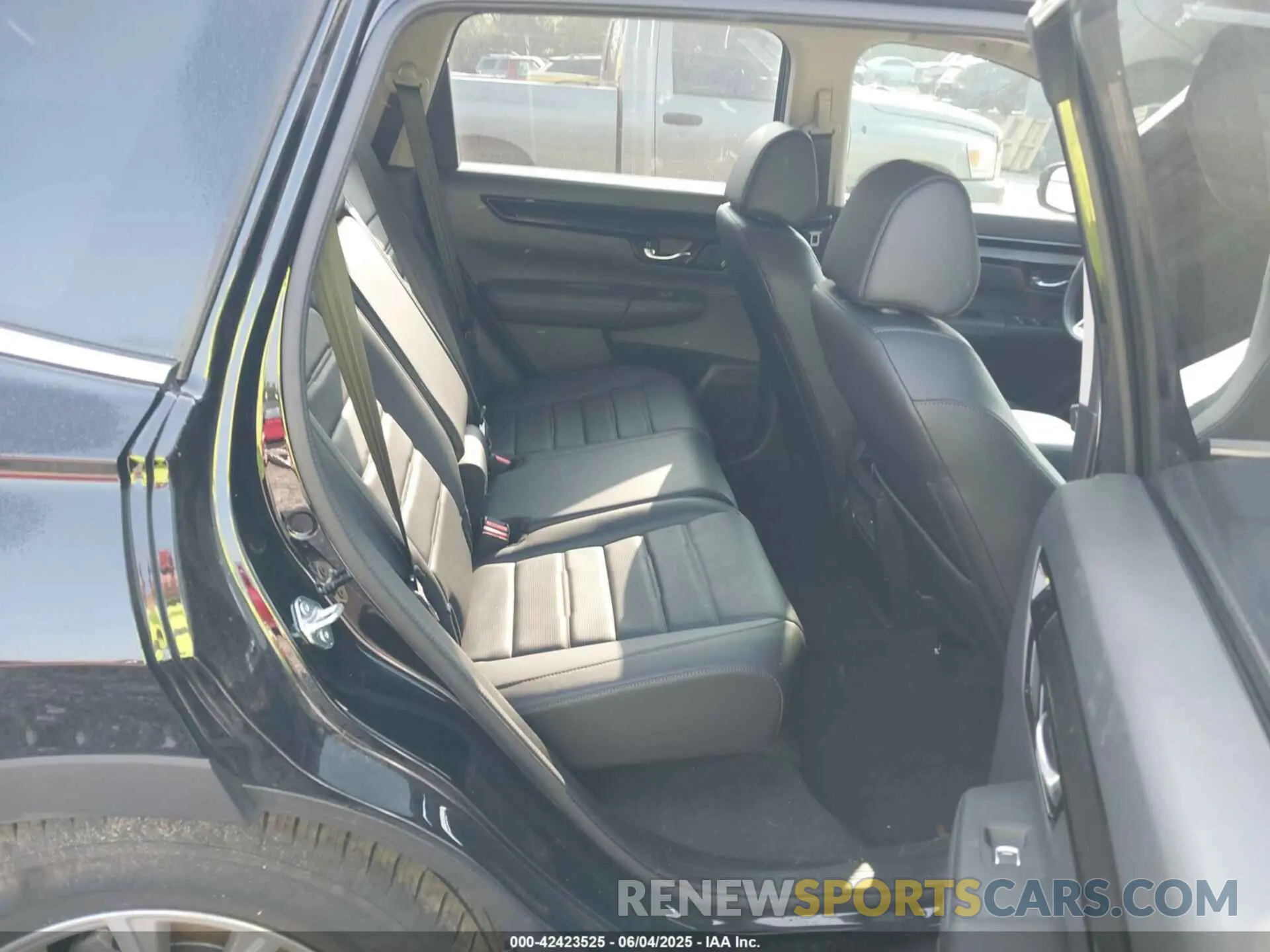 8 Photograph of a damaged car 5J6RS3H72SL005720 HONDA CR-V 2025