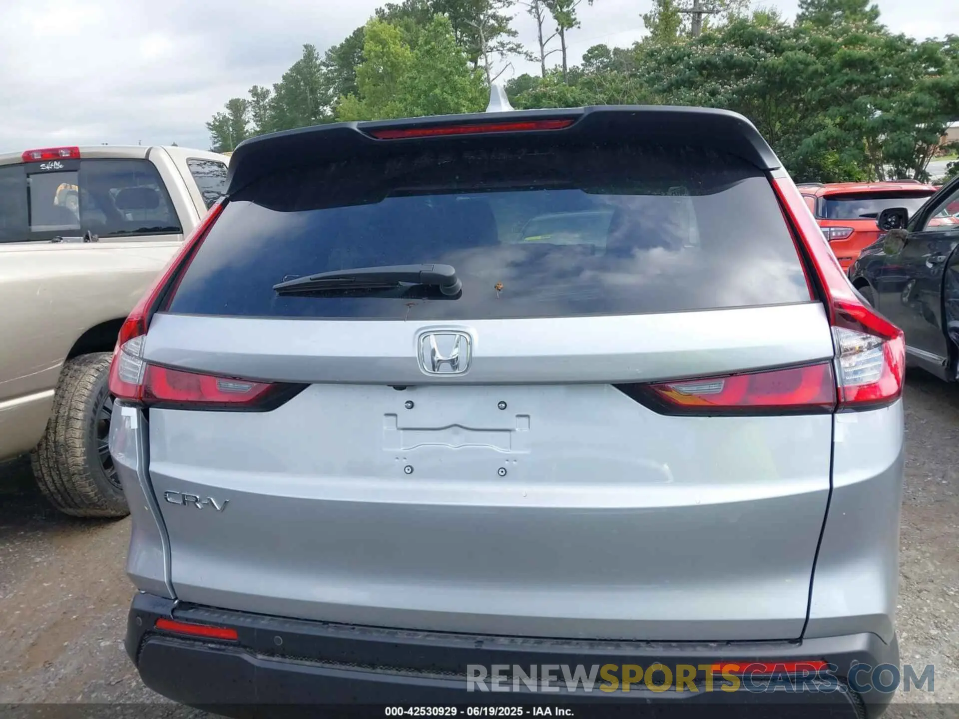 17 Photograph of a damaged car 5J6RS3H77SL013666 HONDA CR-V 2025
