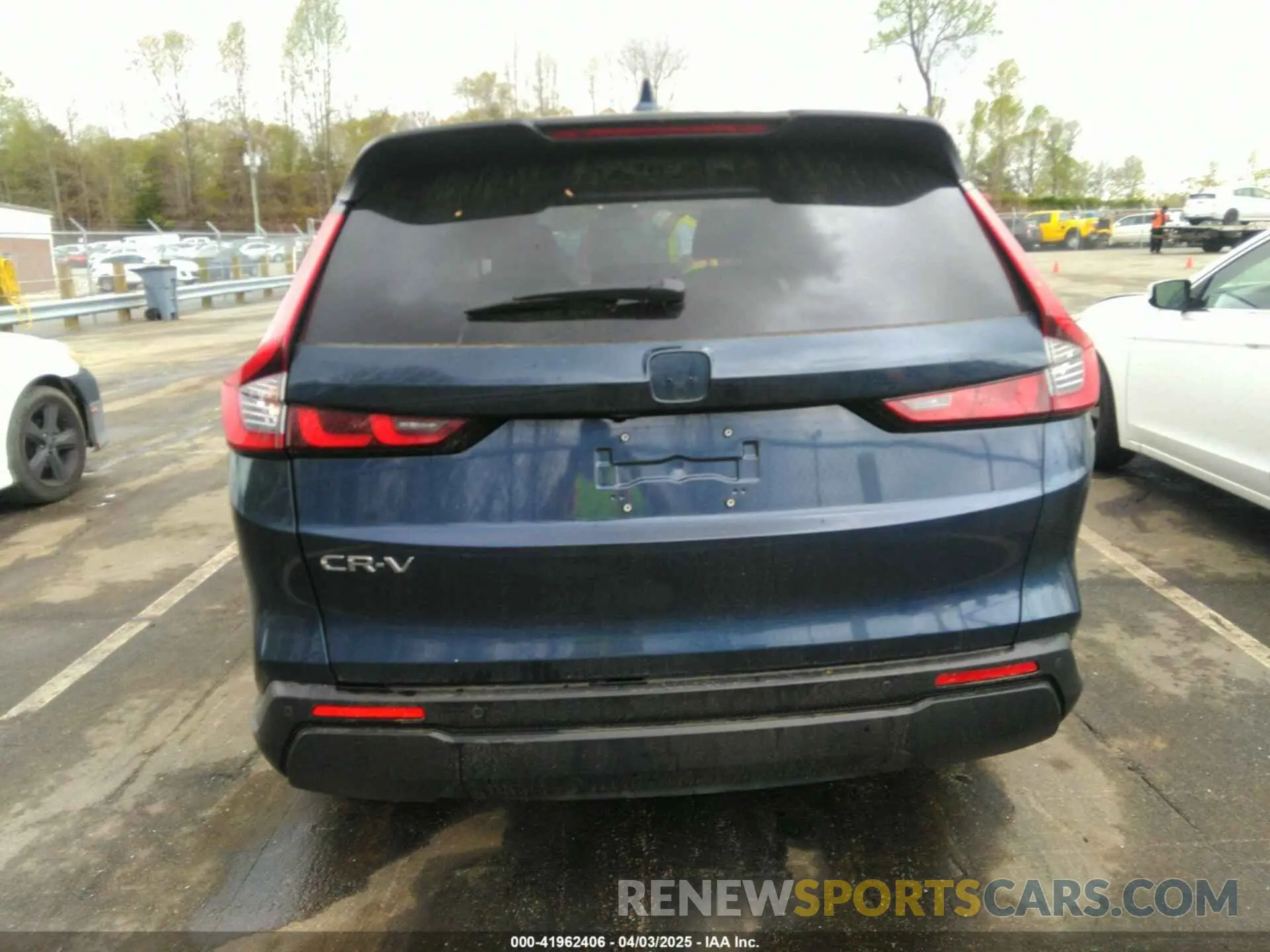 17 Photograph of a damaged car 5J6RS3H79SL005584 HONDA CR-V 2025