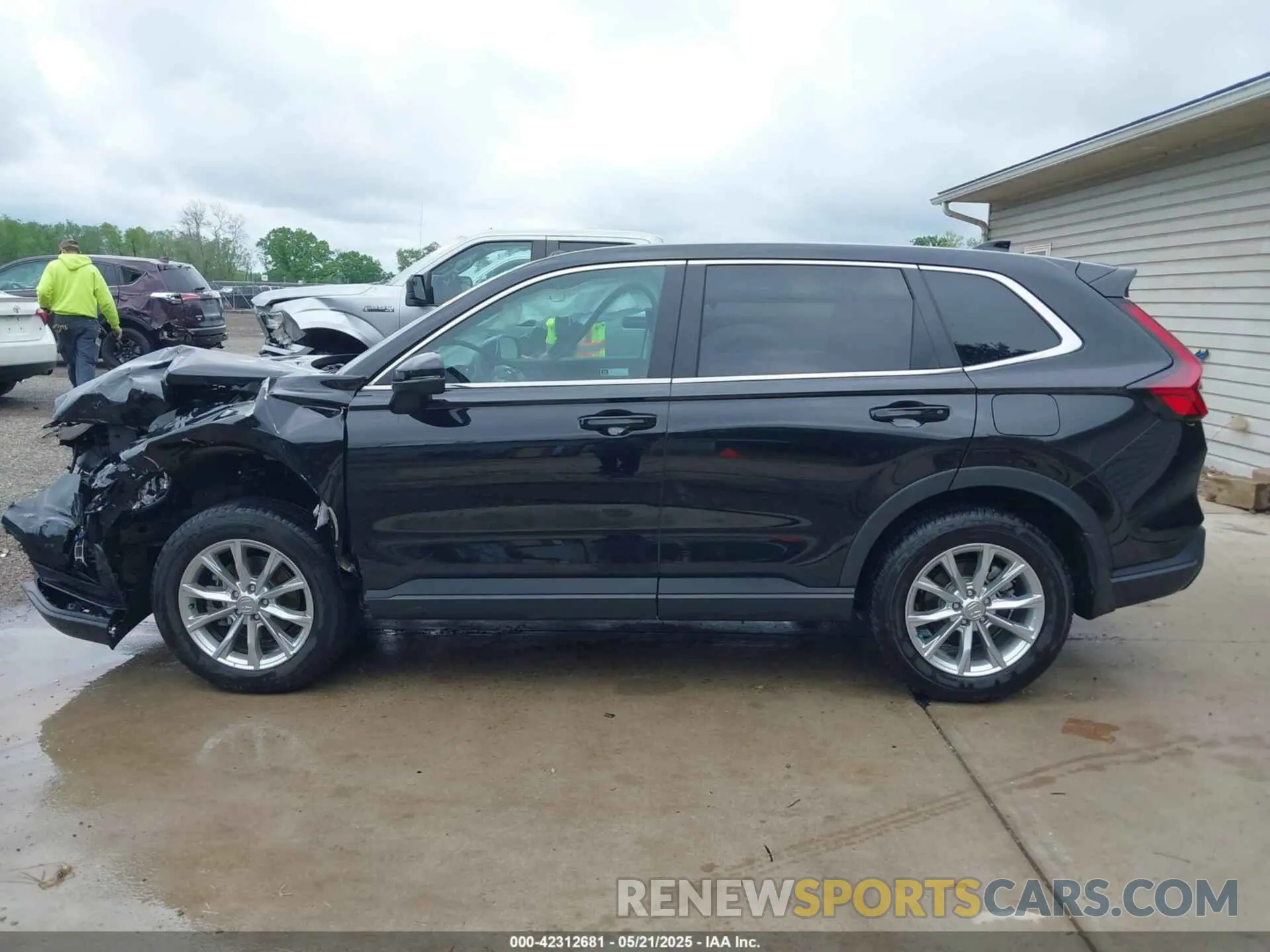 14 Photograph of a damaged car 5J6RS4H7XSL013943 HONDA CR-V 2025