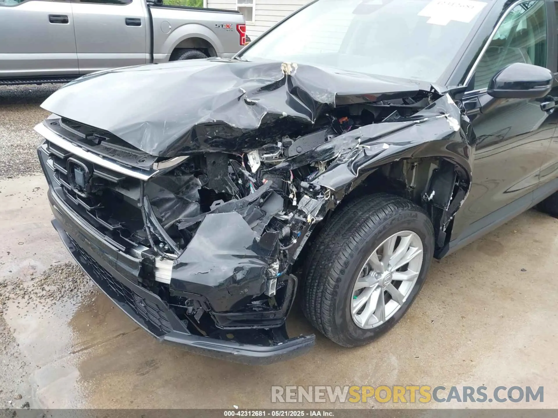 6 Photograph of a damaged car 5J6RS4H7XSL013943 HONDA CR-V 2025