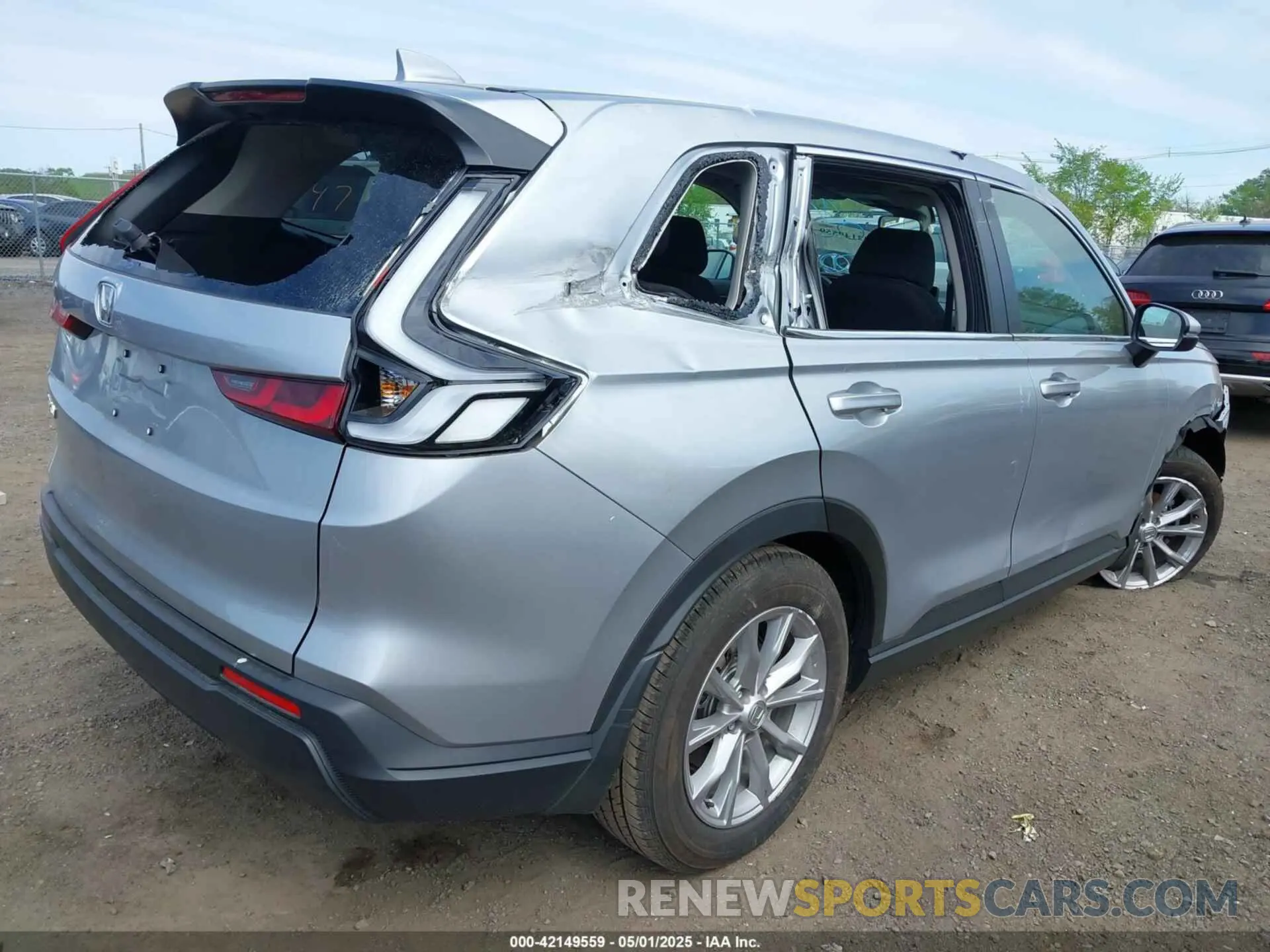 4 Photograph of a damaged car 7FARS4H41SE000601 HONDA CR-V 2025