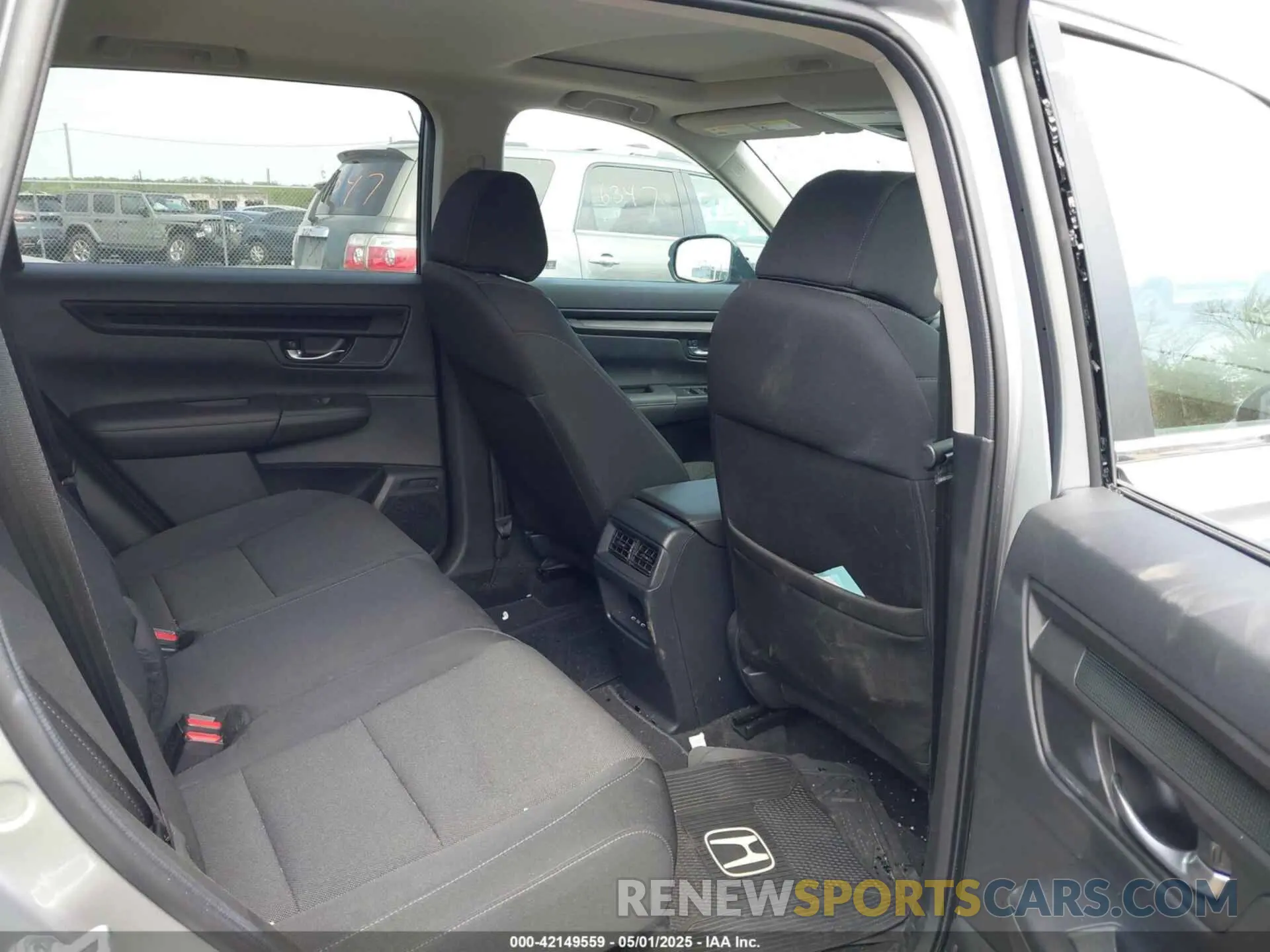 8 Photograph of a damaged car 7FARS4H41SE000601 HONDA CR-V 2025