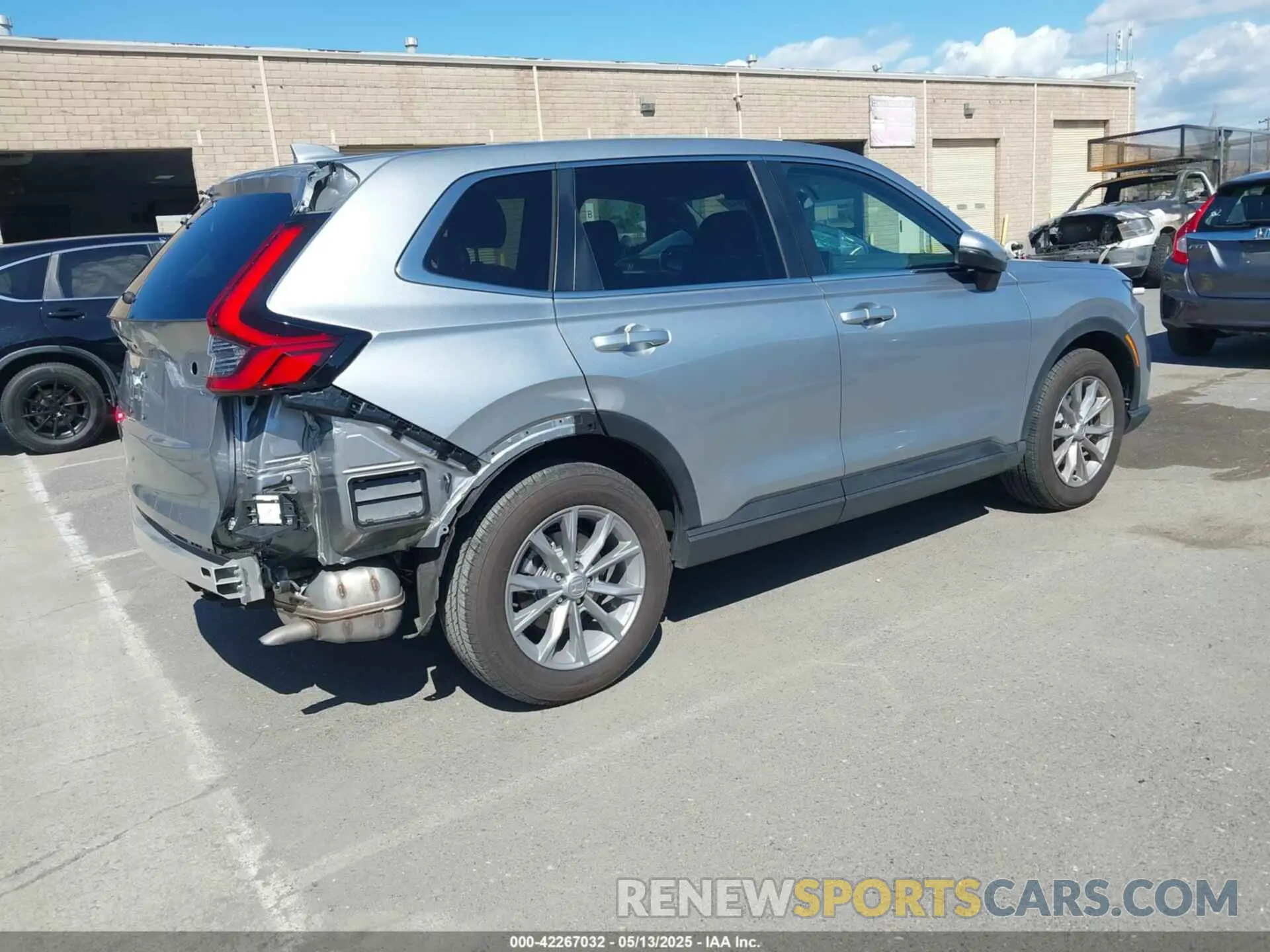 4 Photograph of a damaged car 7FARS4H47SE005964 HONDA CR-V 2025
