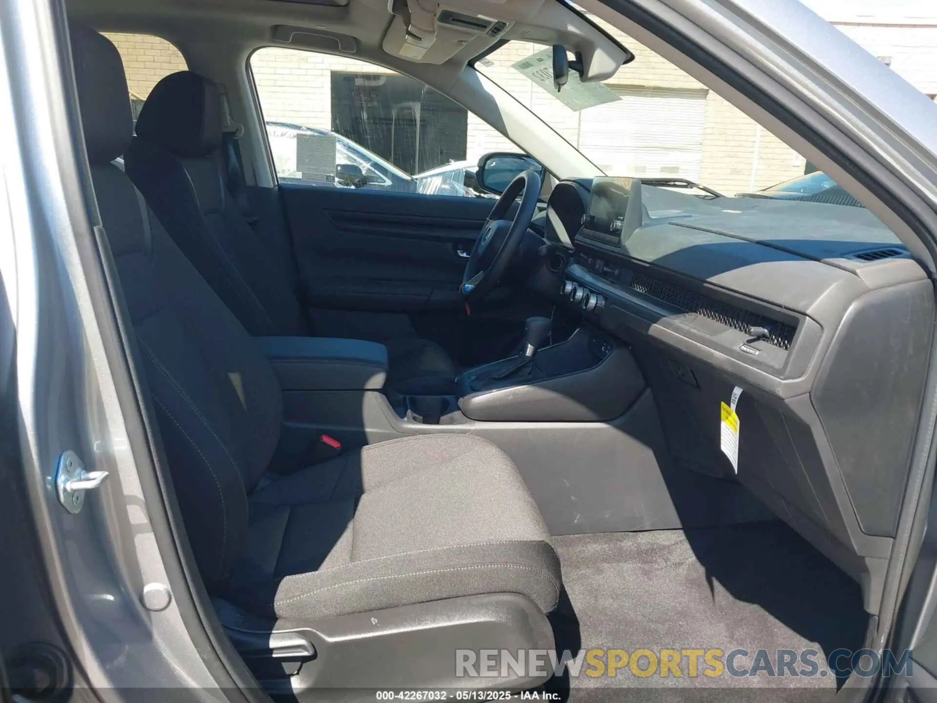5 Photograph of a damaged car 7FARS4H47SE005964 HONDA CR-V 2025