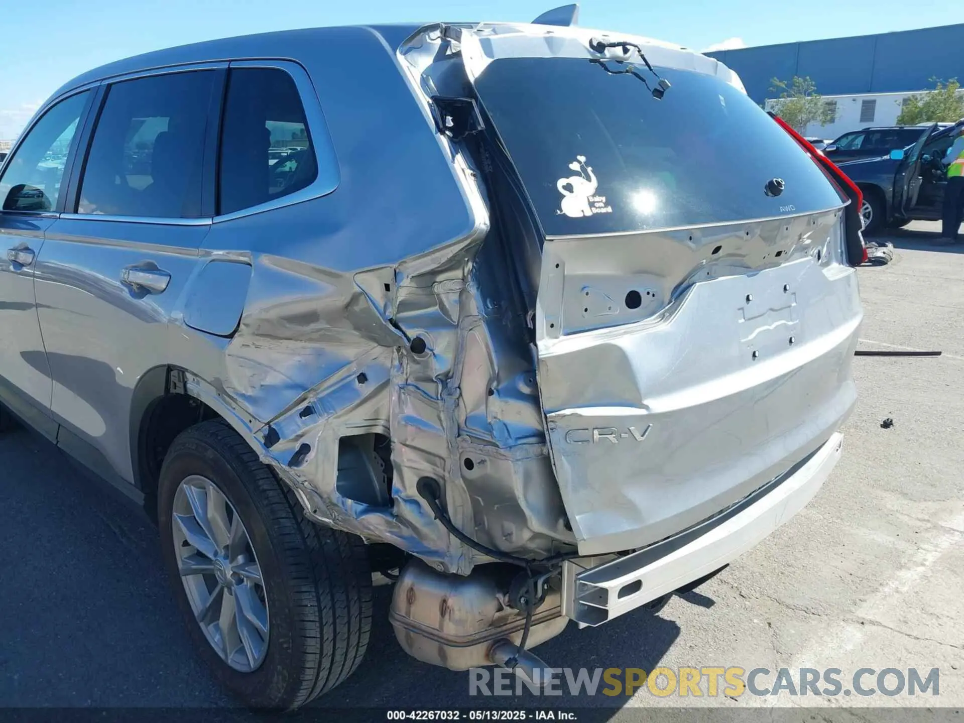 6 Photograph of a damaged car 7FARS4H47SE005964 HONDA CR-V 2025