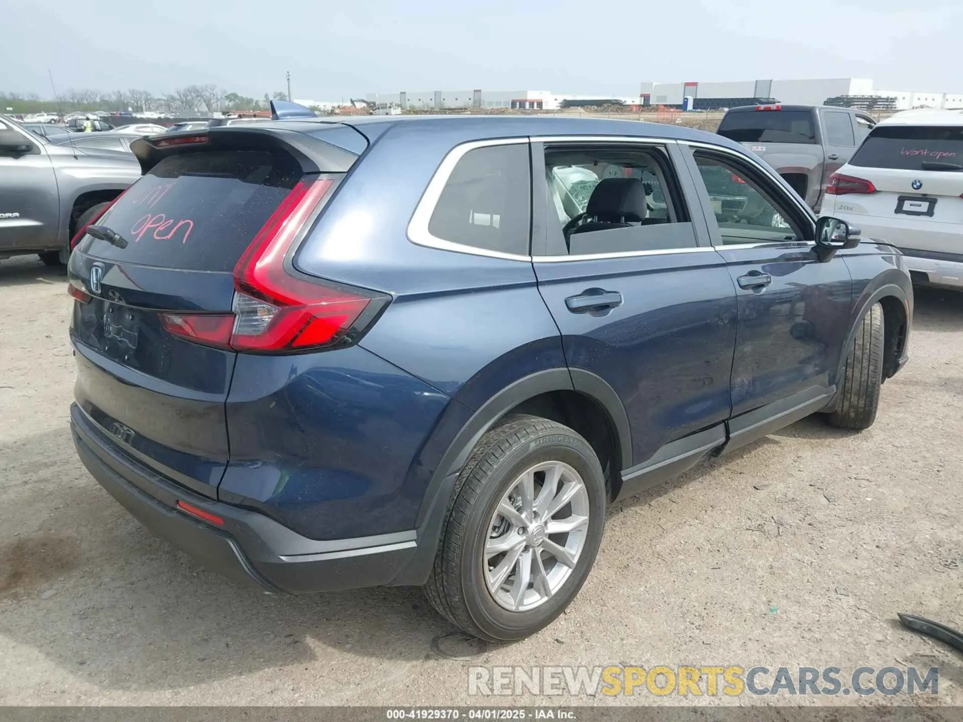4 Photograph of a damaged car 7FARS4H70SE003760 HONDA CR-V 2025
