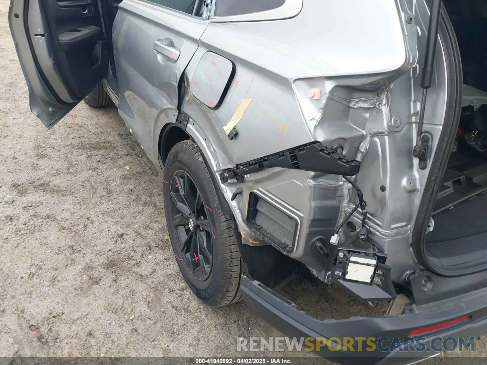 18 Photograph of a damaged car 7FARS5H59SE007634 HONDA CR-V 2025