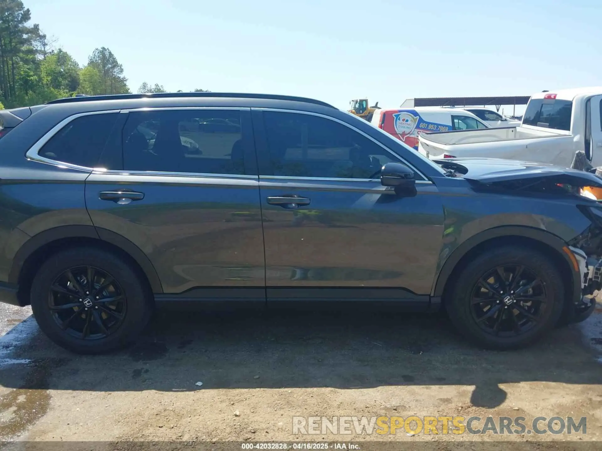 13 Photograph of a damaged car 7FARS5H80SE012991 HONDA CR-V 2025