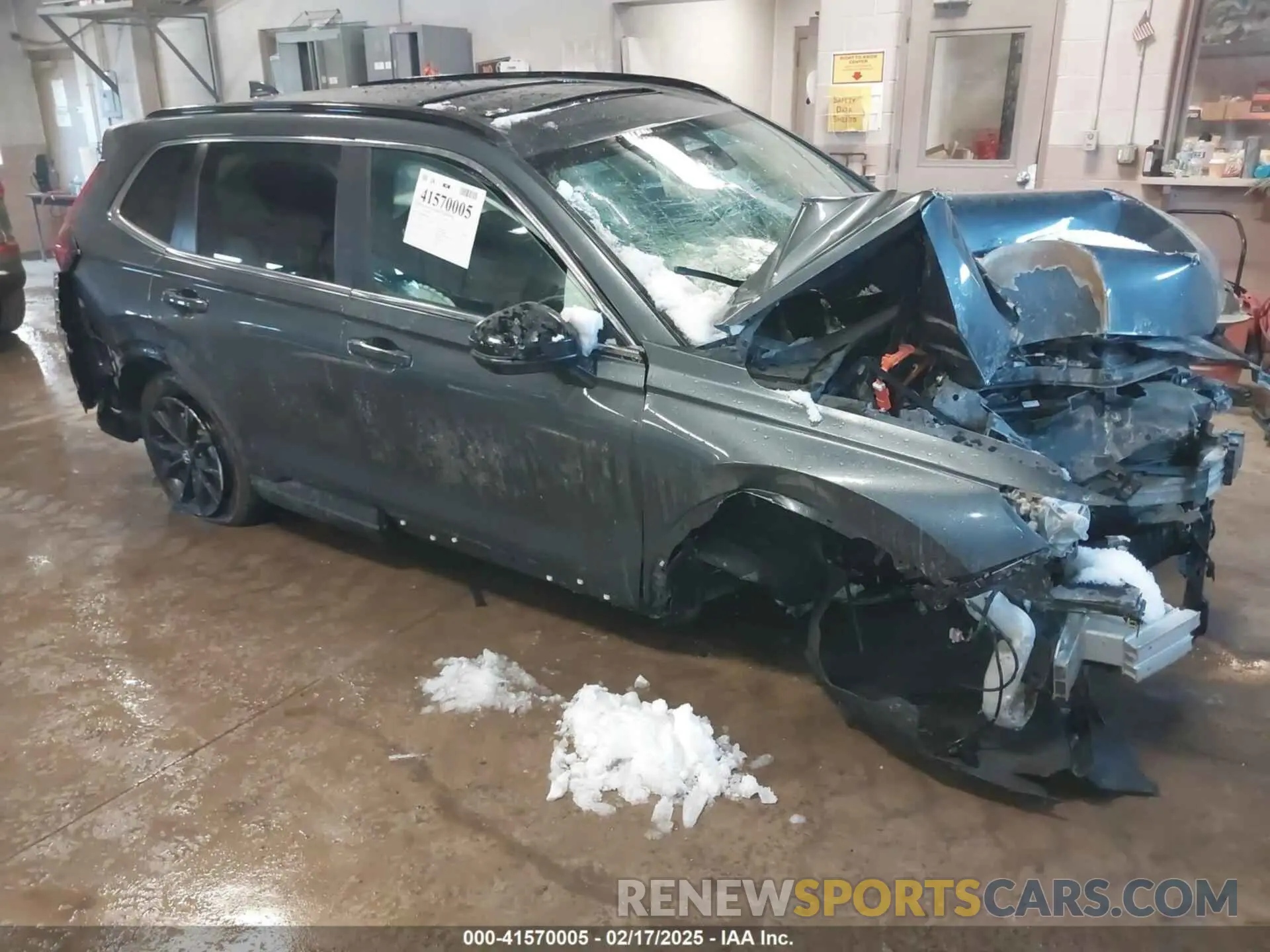 1 Photograph of a damaged car 7FARS6H89SE050869 HONDA CR-V 2025