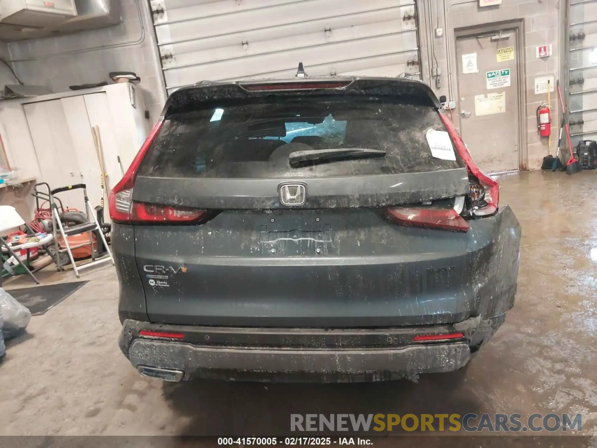 15 Photograph of a damaged car 7FARS6H89SE050869 HONDA CR-V 2025