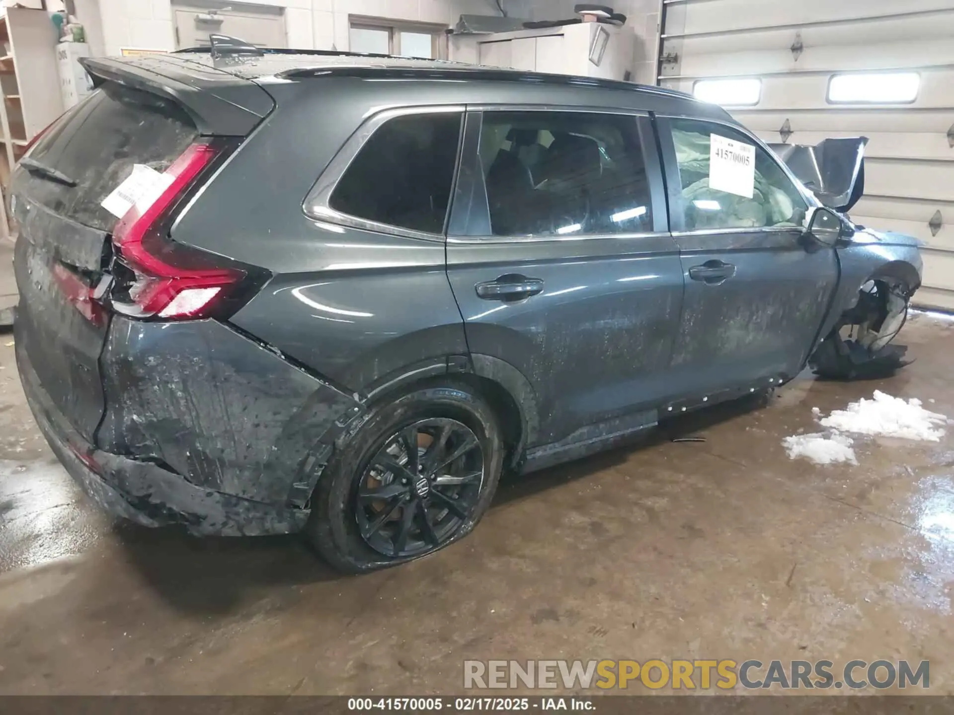 4 Photograph of a damaged car 7FARS6H89SE050869 HONDA CR-V 2025