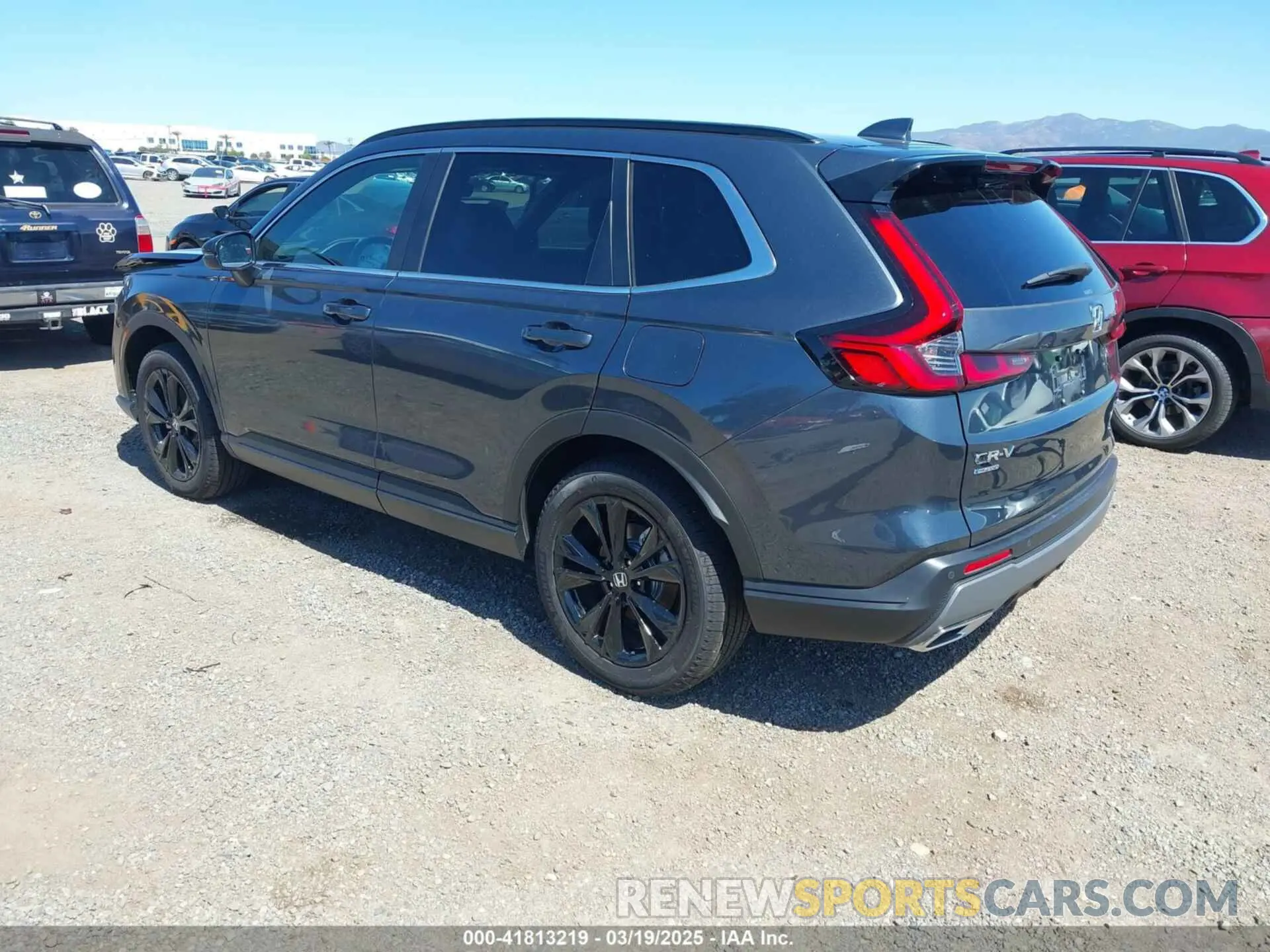 3 Photograph of a damaged car 7FARS6H90SE042846 HONDA CR-V 2025