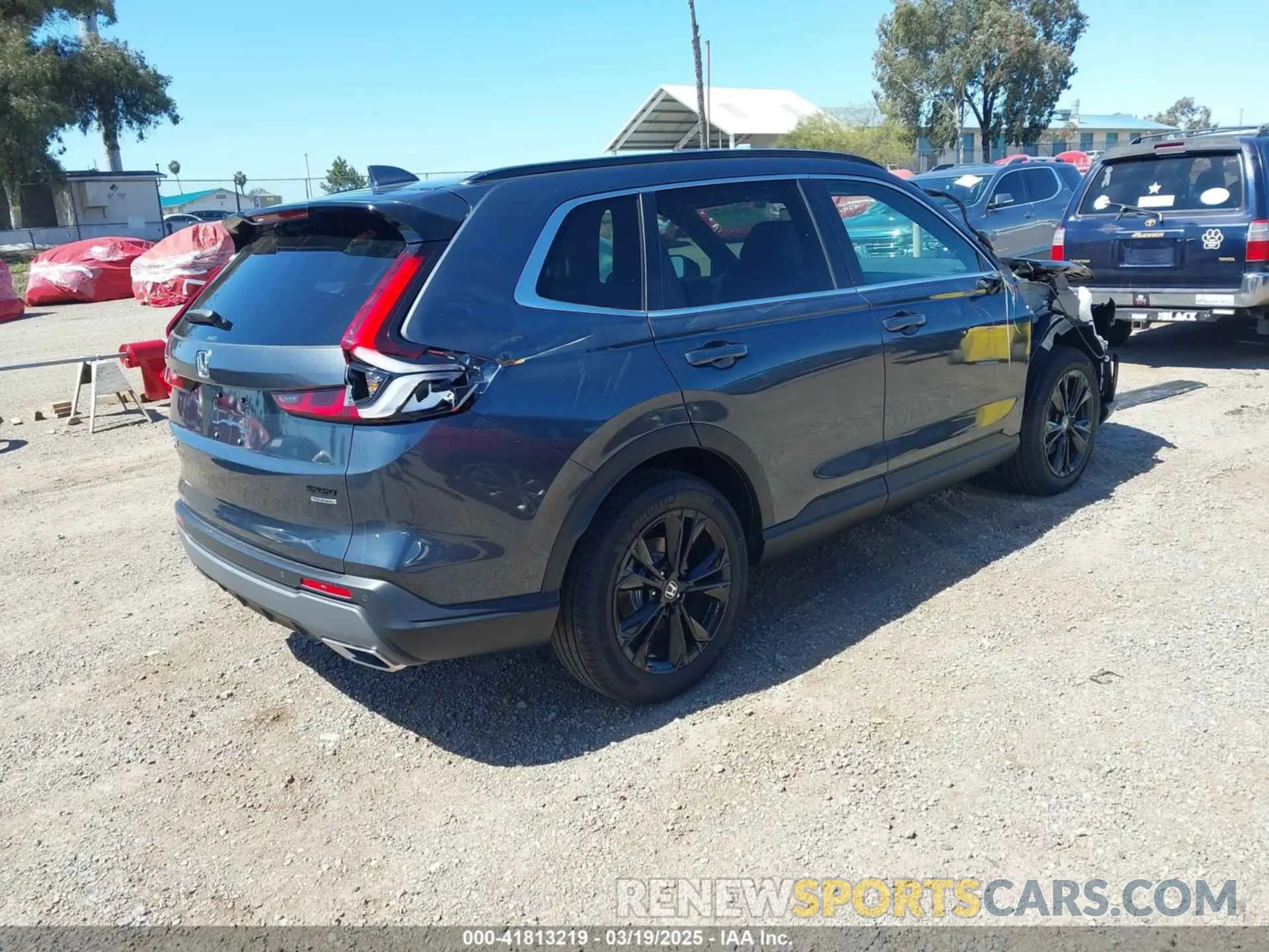 4 Photograph of a damaged car 7FARS6H90SE042846 HONDA CR-V 2025