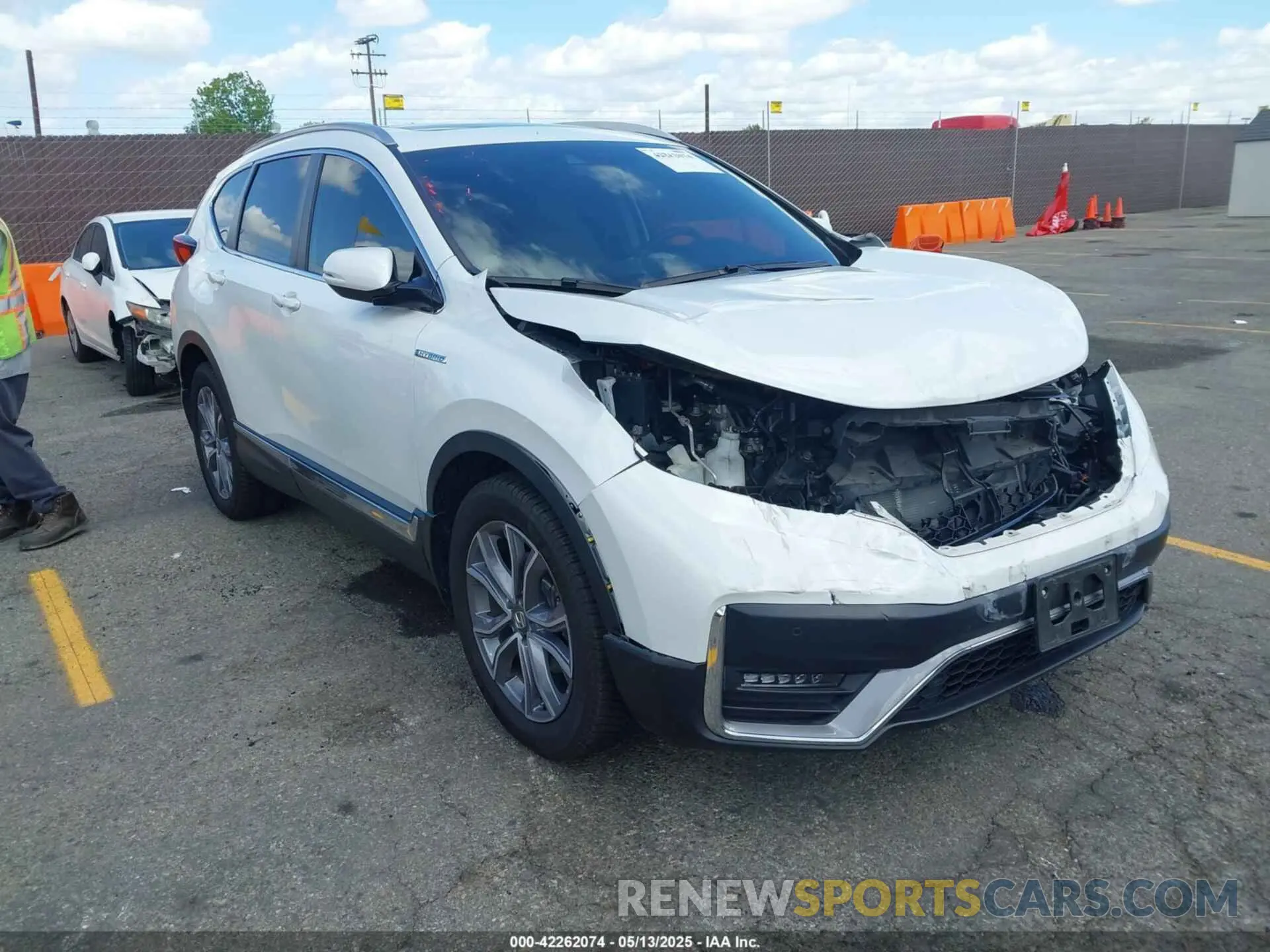 1 Photograph of a damaged car 7FART6H97LE023225 HONDA CR-V HYBRID 2020