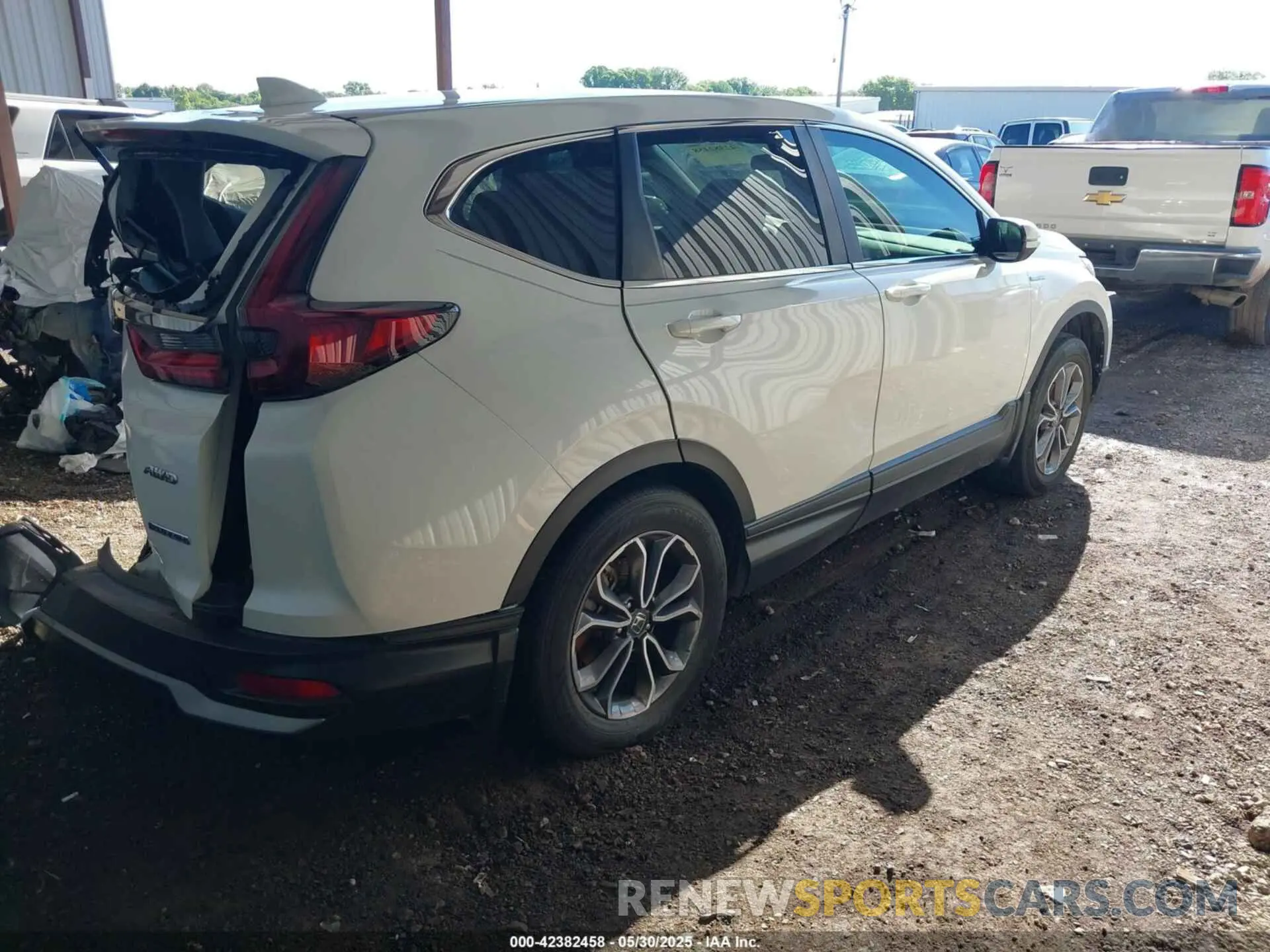 4 Photograph of a damaged car 5J6RT6H58NL008347 HONDA CR-V HYBRID 2022