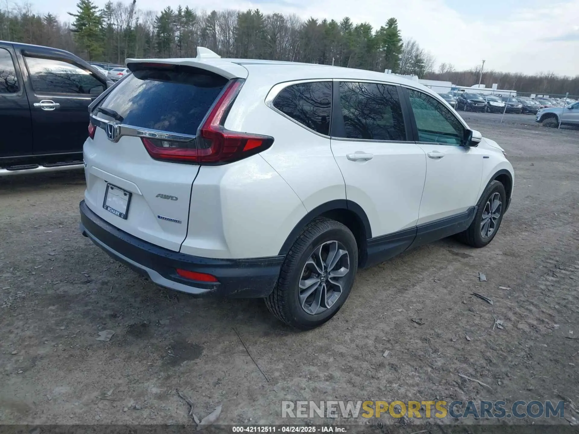 4 Photograph of a damaged car 5J6RT6H80NL002696 HONDA CR-V HYBRID 2022