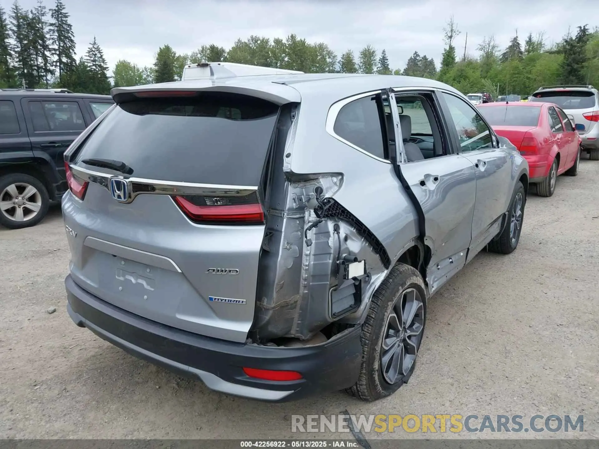 4 Photograph of a damaged car 5J6RT6H83NL054887 HONDA CR-V HYBRID 2022