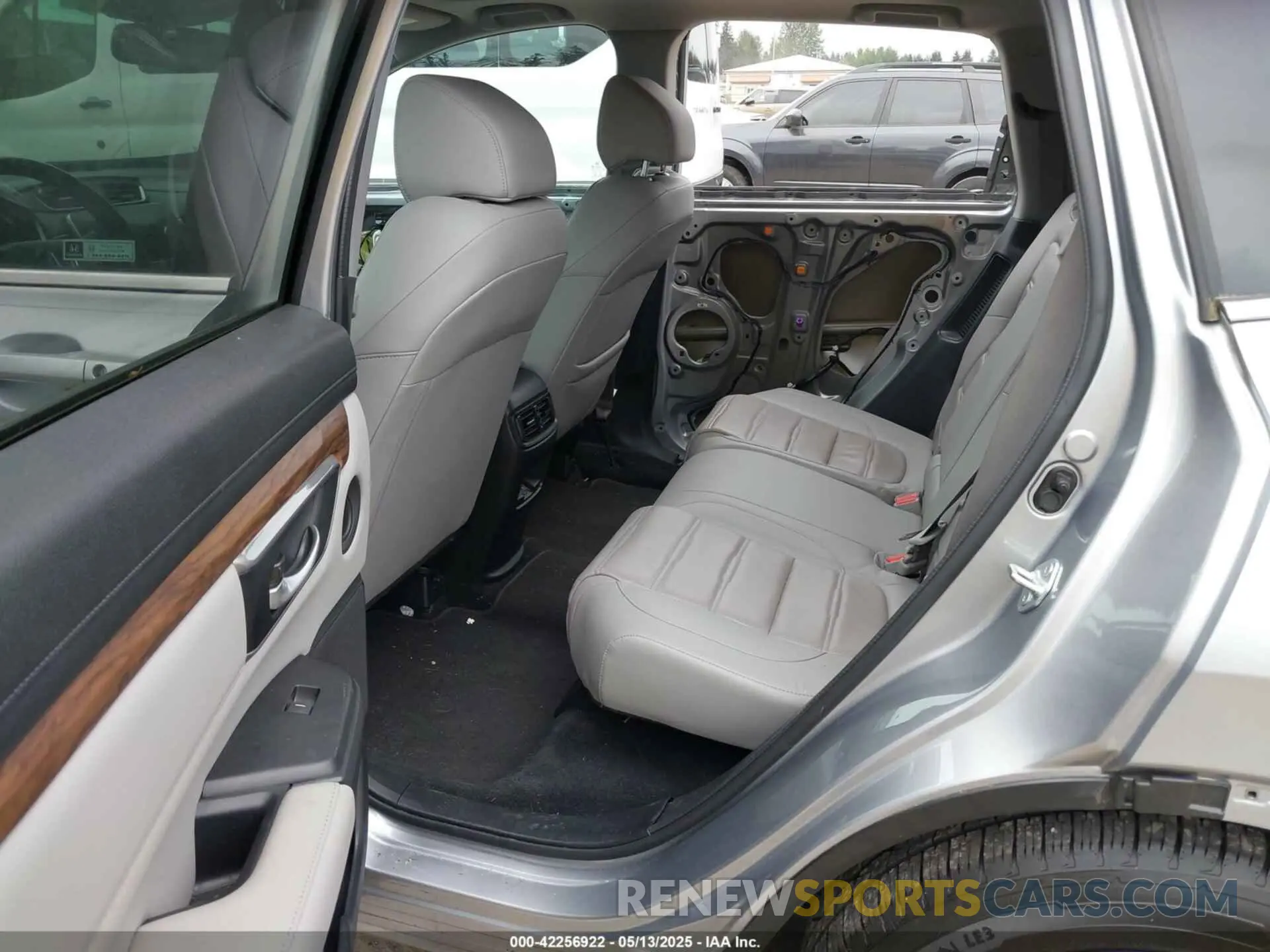 8 Photograph of a damaged car 5J6RT6H83NL054887 HONDA CR-V HYBRID 2022
