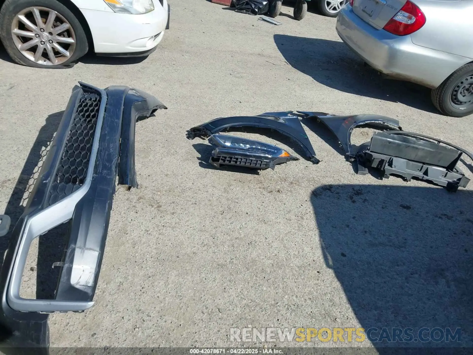 12 Photograph of a damaged car 5J6RT6H86NL032852 HONDA CR-V HYBRID 2022
