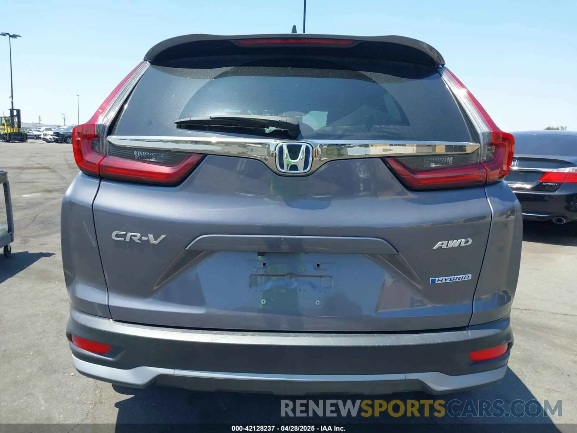17 Photograph of a damaged car 5J6RT6H89NL042923 HONDA CR-V HYBRID 2022