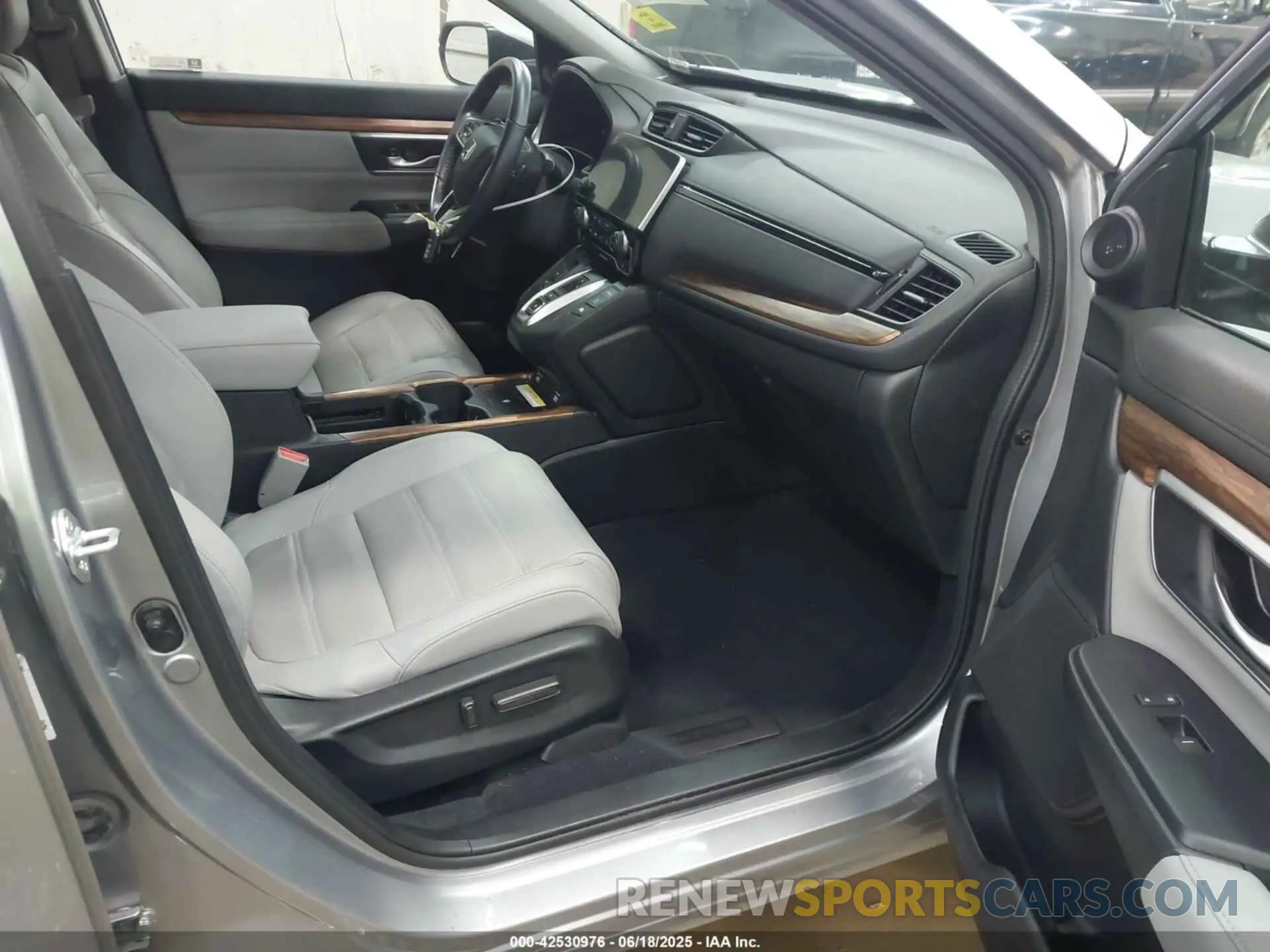 5 Photograph of a damaged car 5J6RT6H99NL012877 HONDA CR-V HYBRID 2022