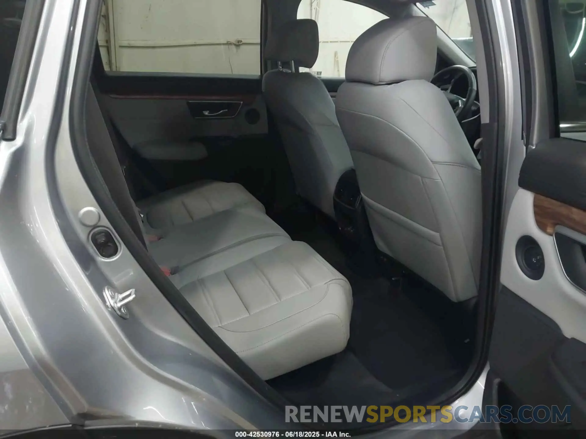 8 Photograph of a damaged car 5J6RT6H99NL012877 HONDA CR-V HYBRID 2022
