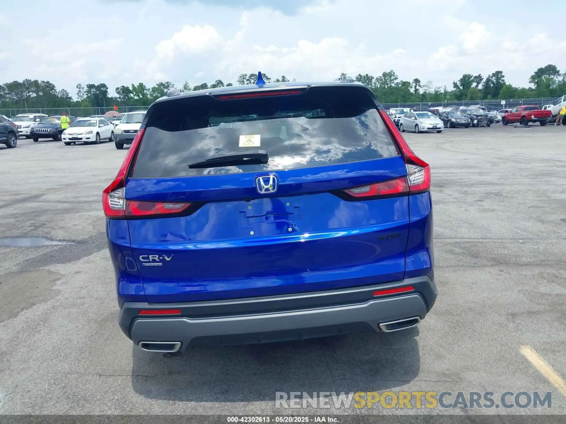 16 Photograph of a damaged car 2HKRS5H54PH715214 HONDA CR-V HYBRID 2023