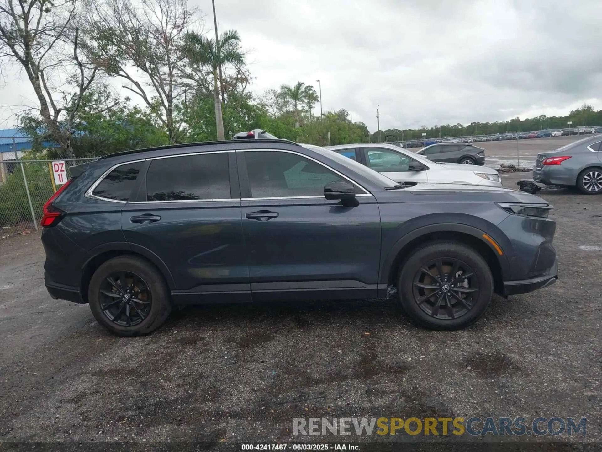 13 Photograph of a damaged car 2HKRS5H57PH713330 HONDA CR-V HYBRID 2023