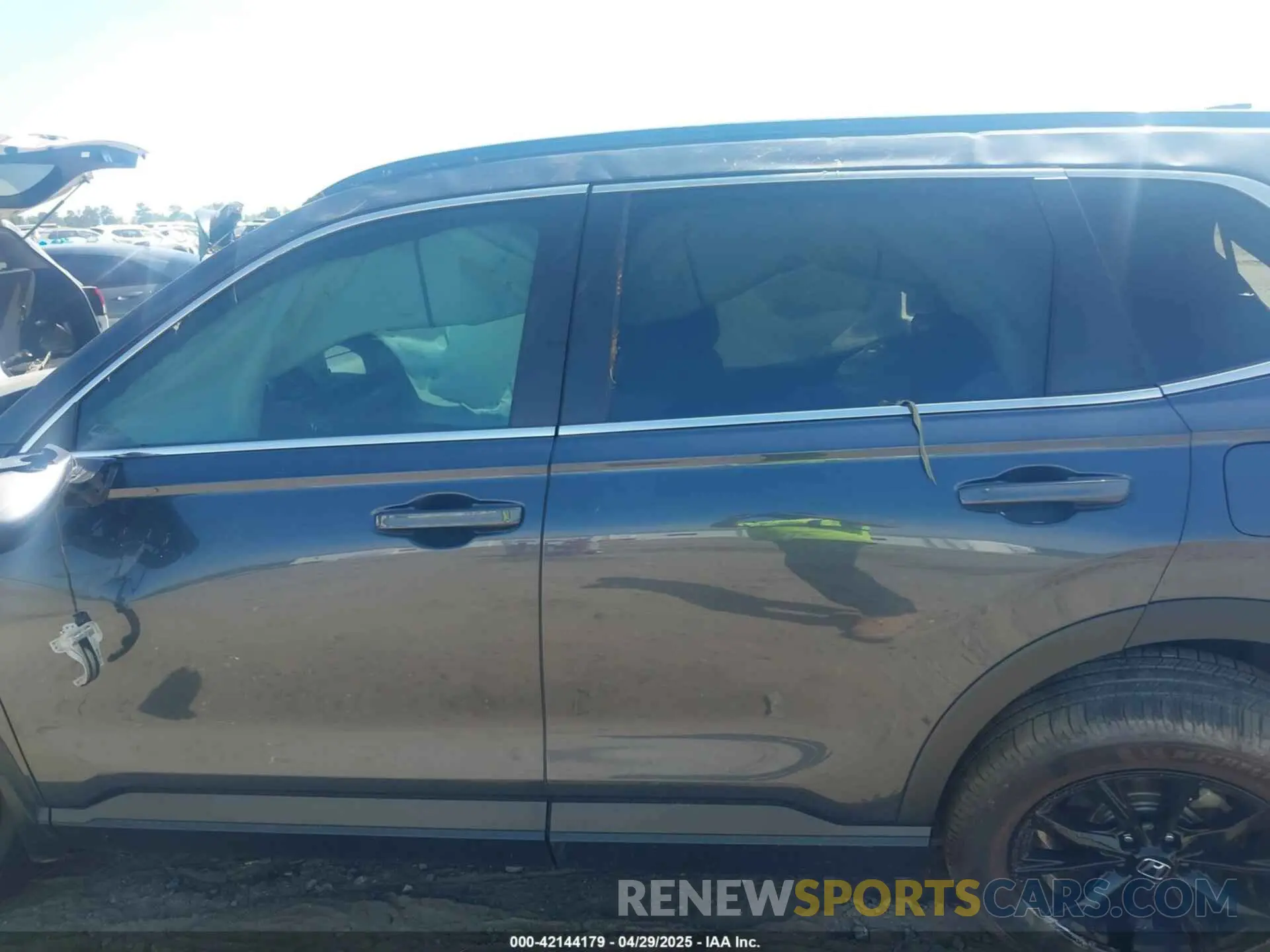 14 Photograph of a damaged car 2HKRS5H59PH715466 HONDA CR-V HYBRID 2023