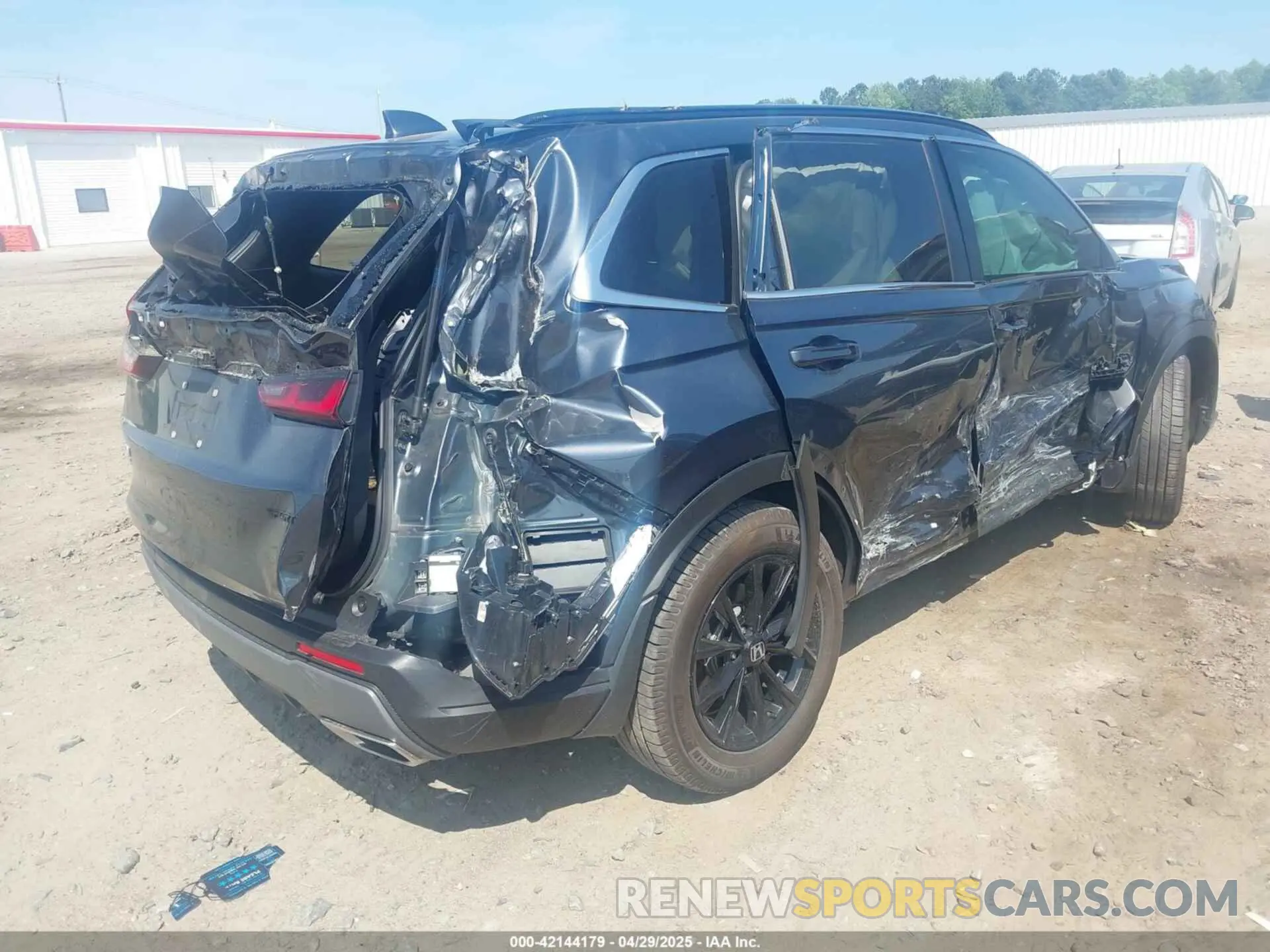 4 Photograph of a damaged car 2HKRS5H59PH715466 HONDA CR-V HYBRID 2023