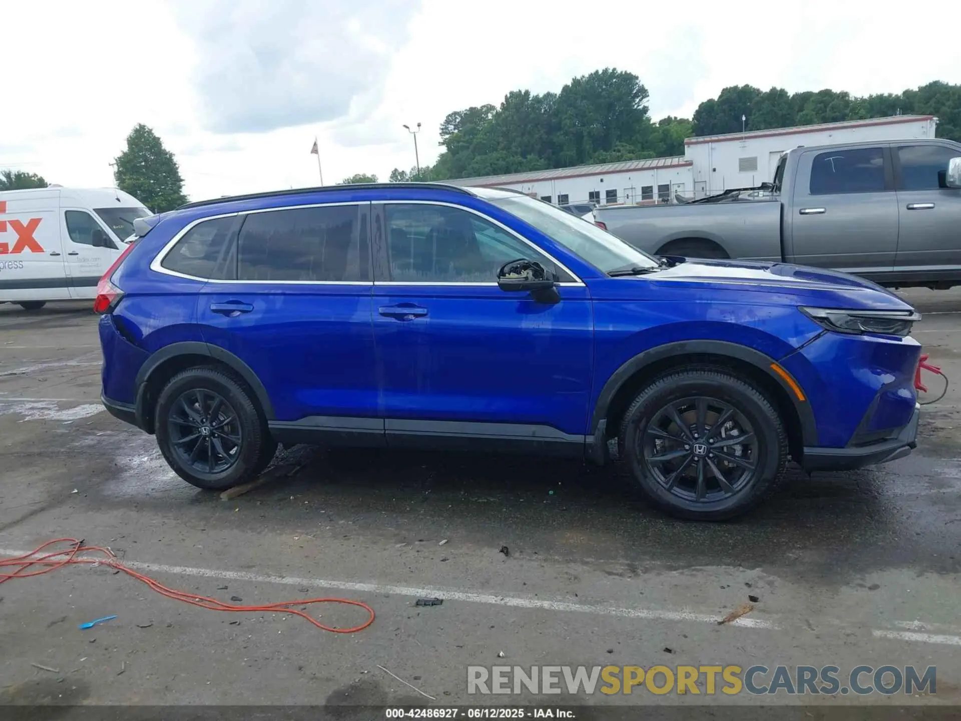 13 Photograph of a damaged car 2HKRS6H52PH811834 HONDA CR-V HYBRID 2023