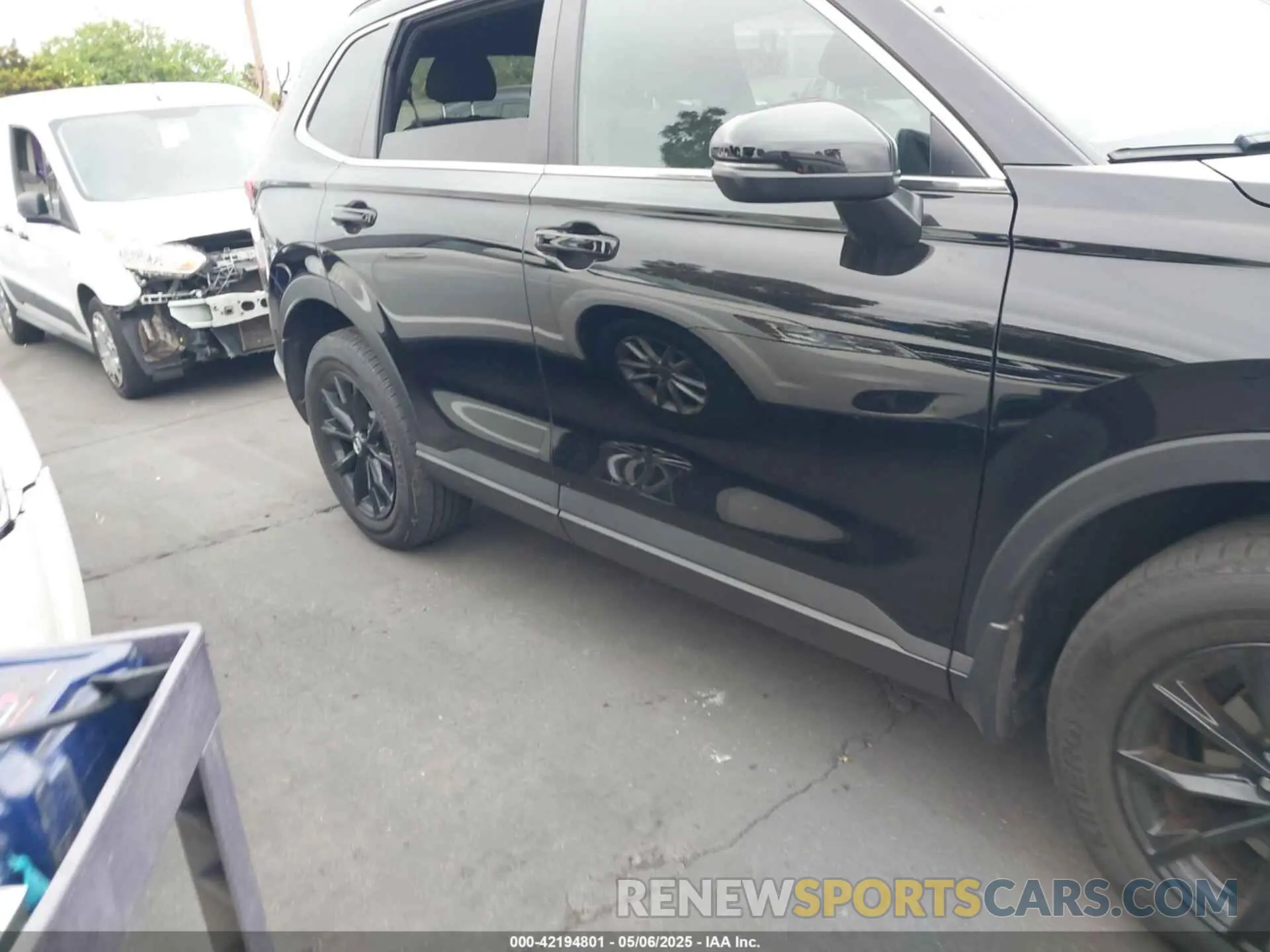 13 Photograph of a damaged car 2HKRS6H58PH814138 HONDA CR-V HYBRID 2023