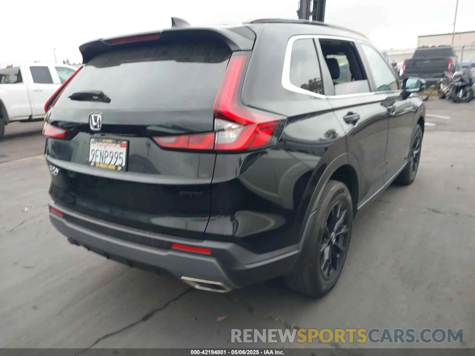 4 Photograph of a damaged car 2HKRS6H58PH814138 HONDA CR-V HYBRID 2023