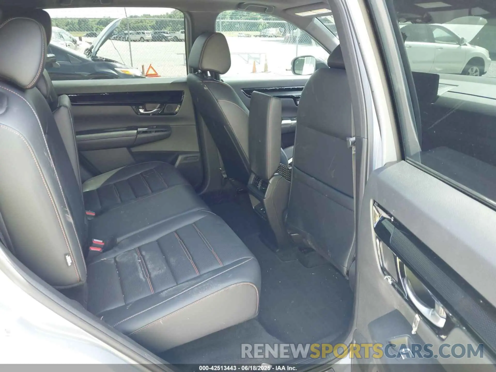 8 Photograph of a damaged car 2HKRS6H95PH800362 HONDA CR-V HYBRID 2023
