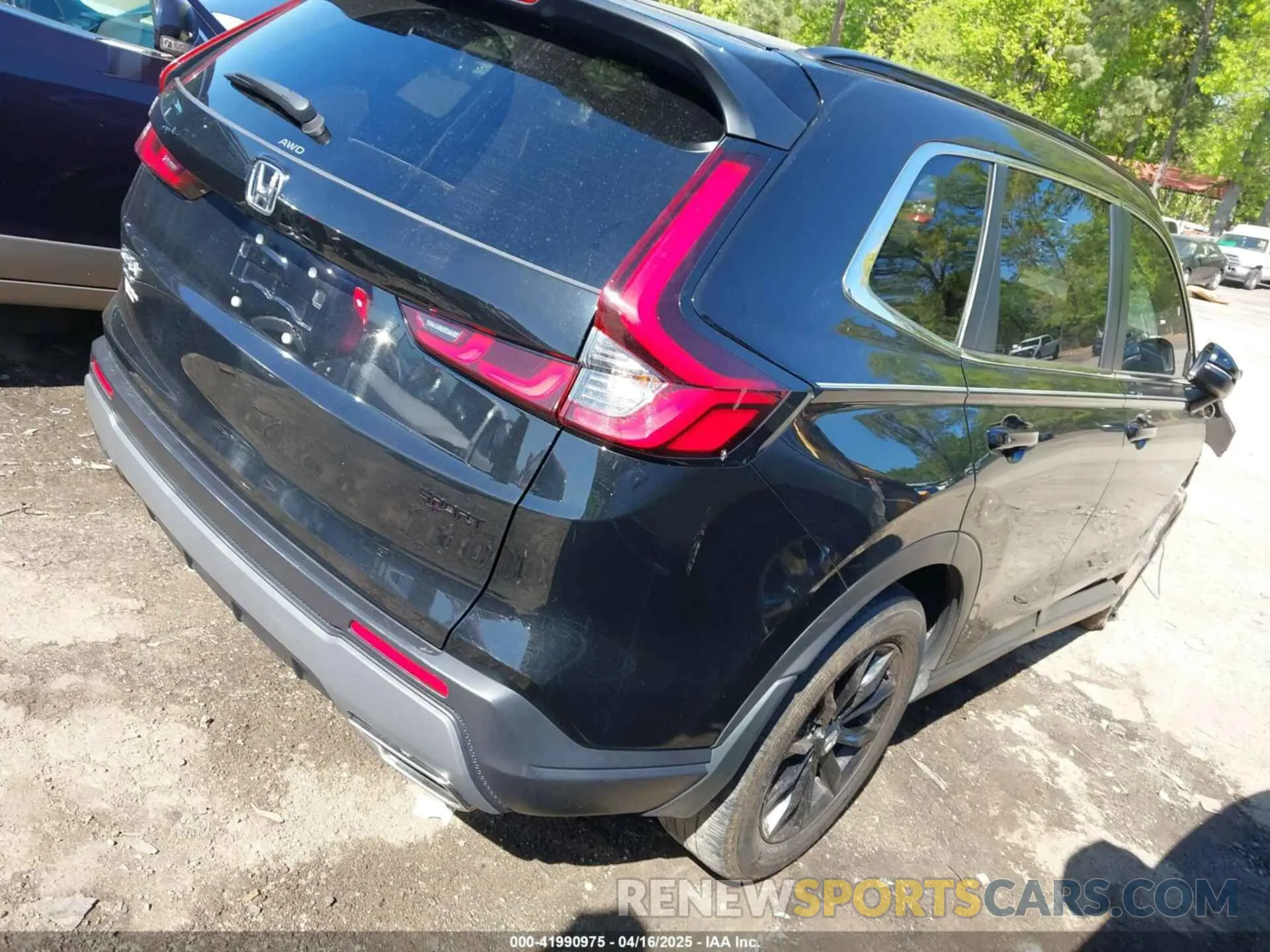 4 Photograph of a damaged car 5J6RS6H54PL000235 HONDA CR-V HYBRID 2023