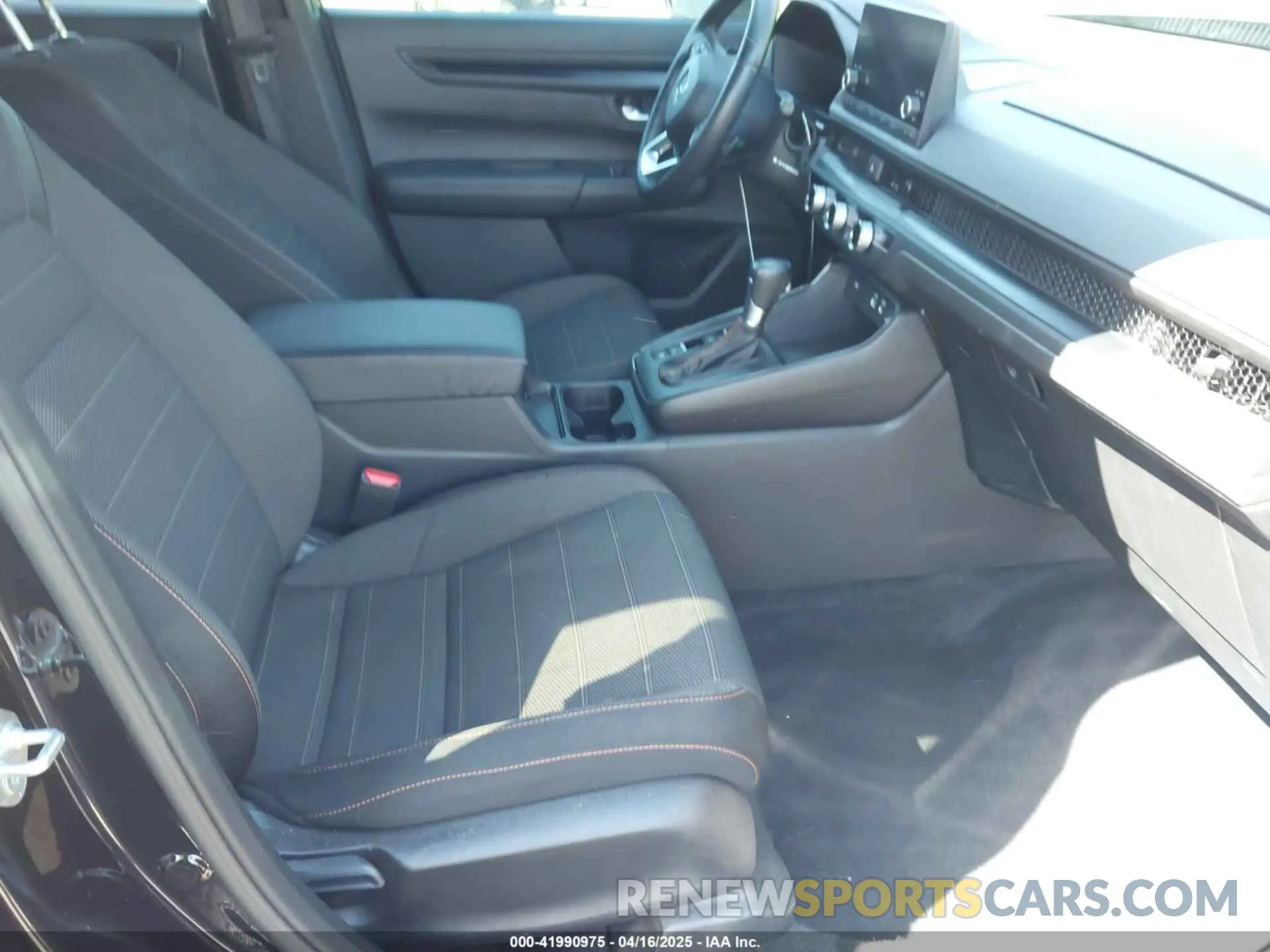 5 Photograph of a damaged car 5J6RS6H54PL000235 HONDA CR-V HYBRID 2023