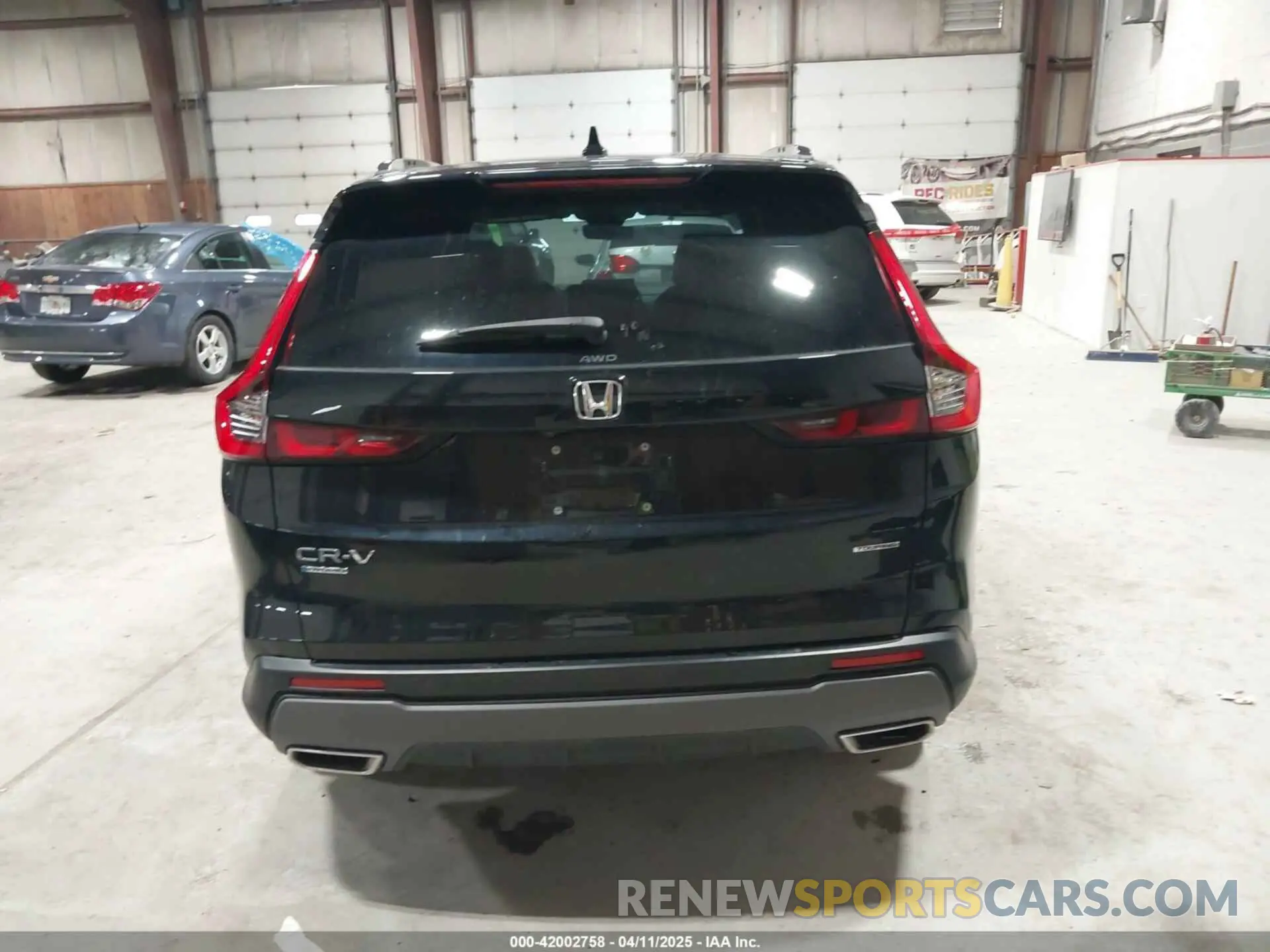 17 Photograph of a damaged car 5J6RS6H90PL008352 HONDA CR-V HYBRID 2023