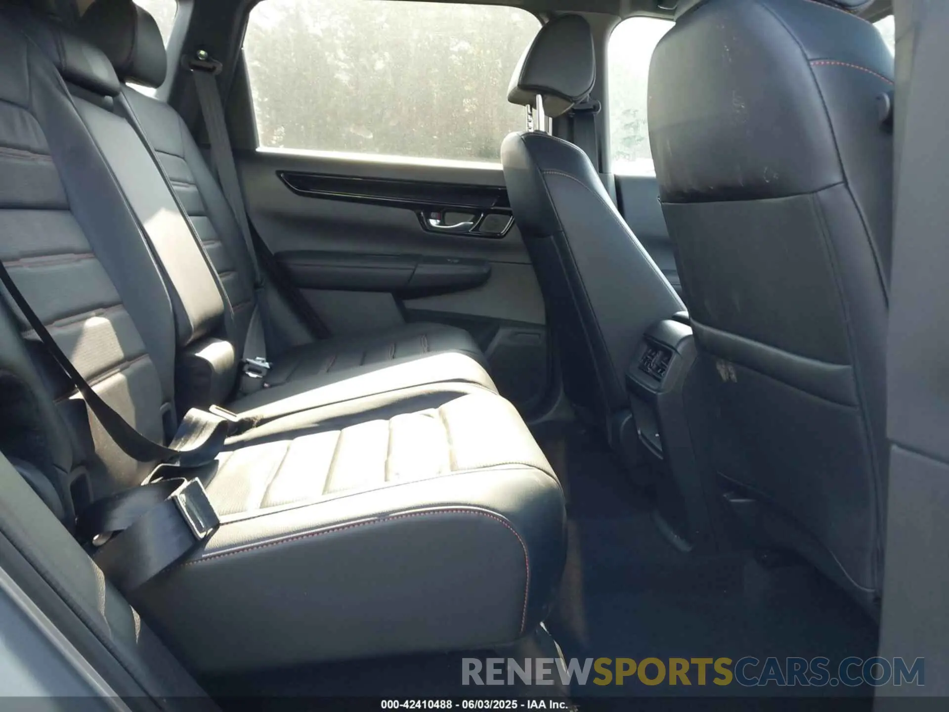 8 Photograph of a damaged car 5J6RS6H94PL006569 HONDA CR-V HYBRID 2023